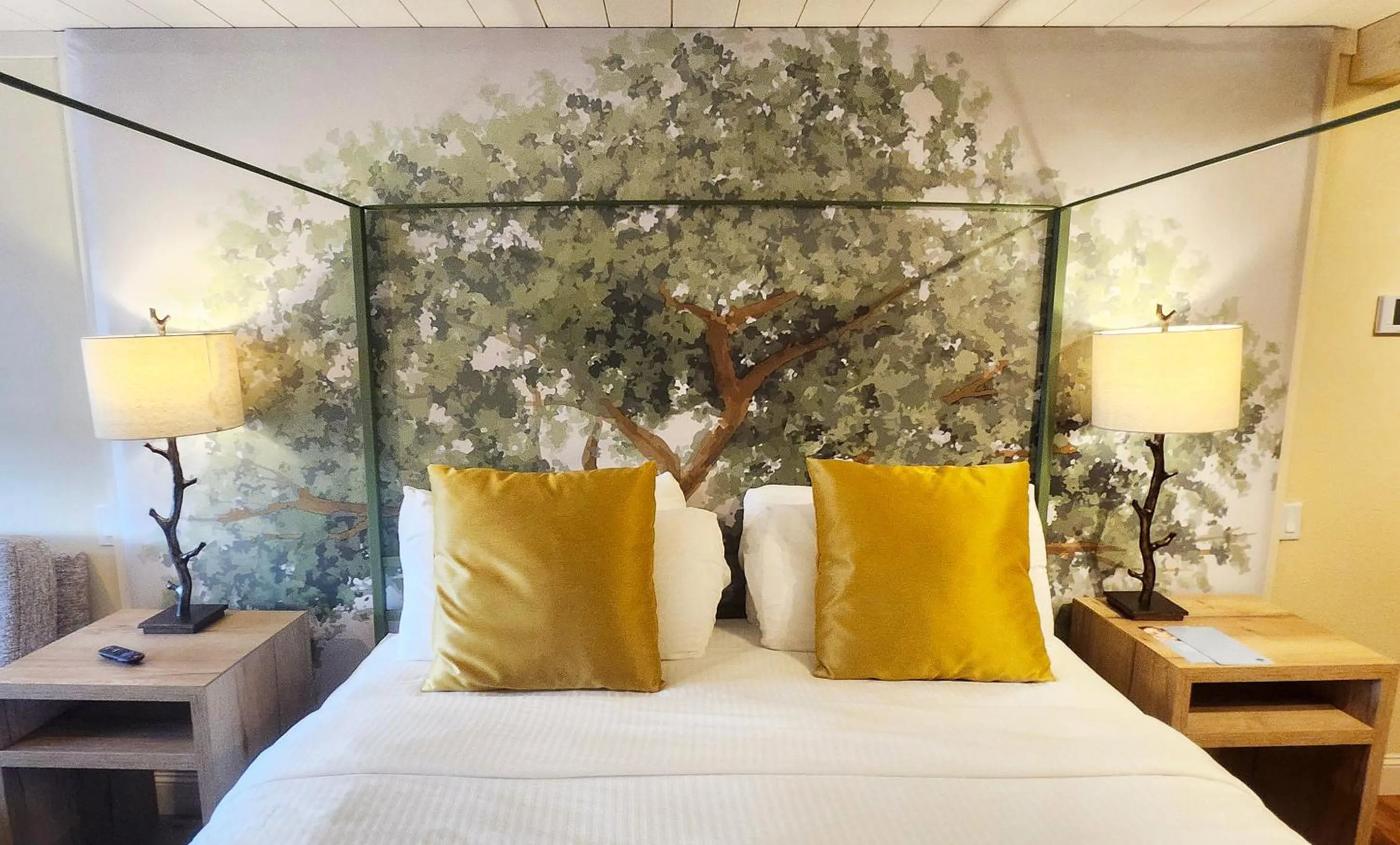 Superior King Room in Arbors at Island Landing Hotel & Suites