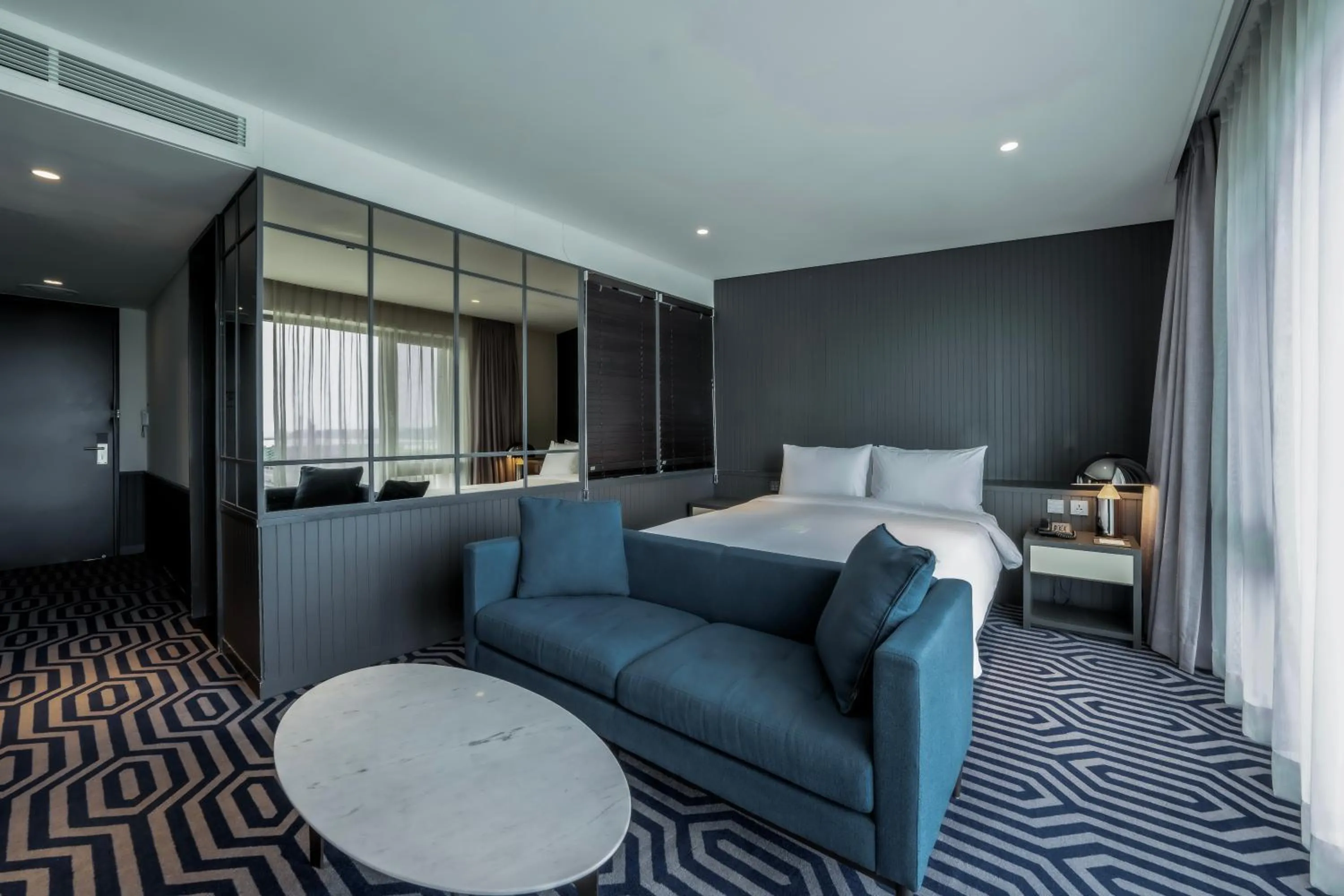 Corner Suite Double Room + Swimming Pool in Hotel Marinabay Seoul