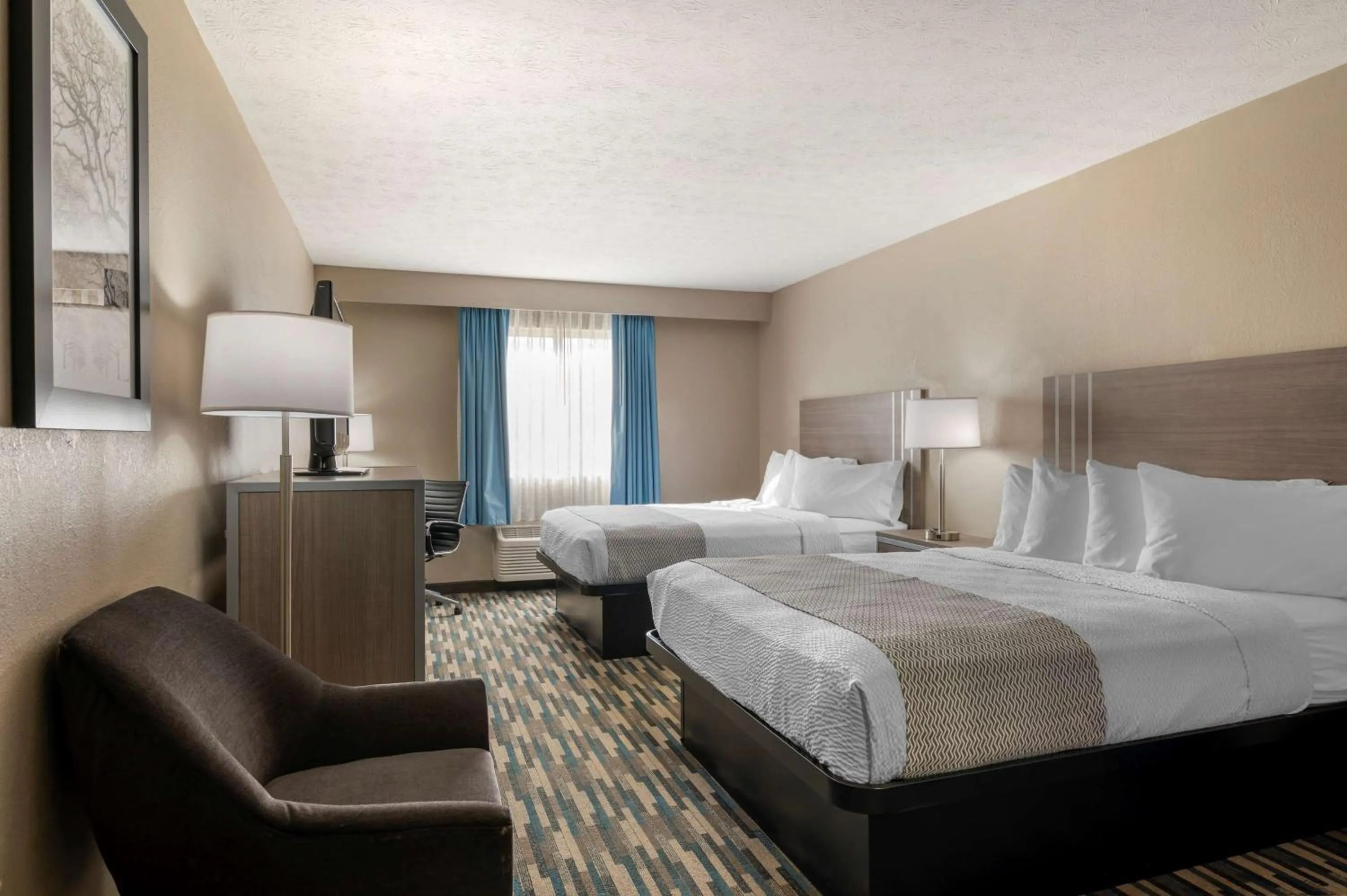 Queen Room with Two Queen Beds - Non-Smoking in Best Western Edinburgh/Columbus