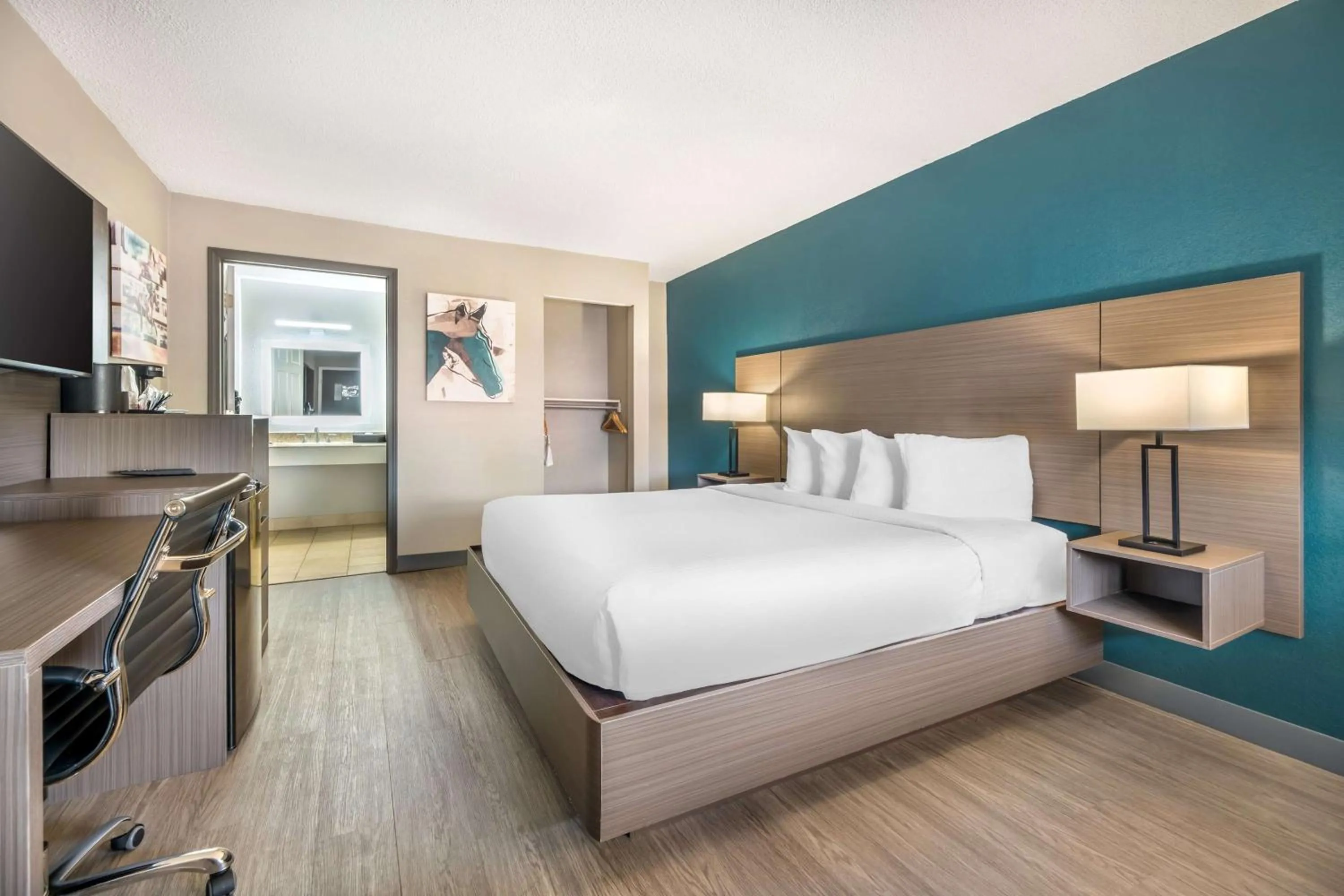 Queen Room - Non-Smoking in Best Western Green Tree Inn