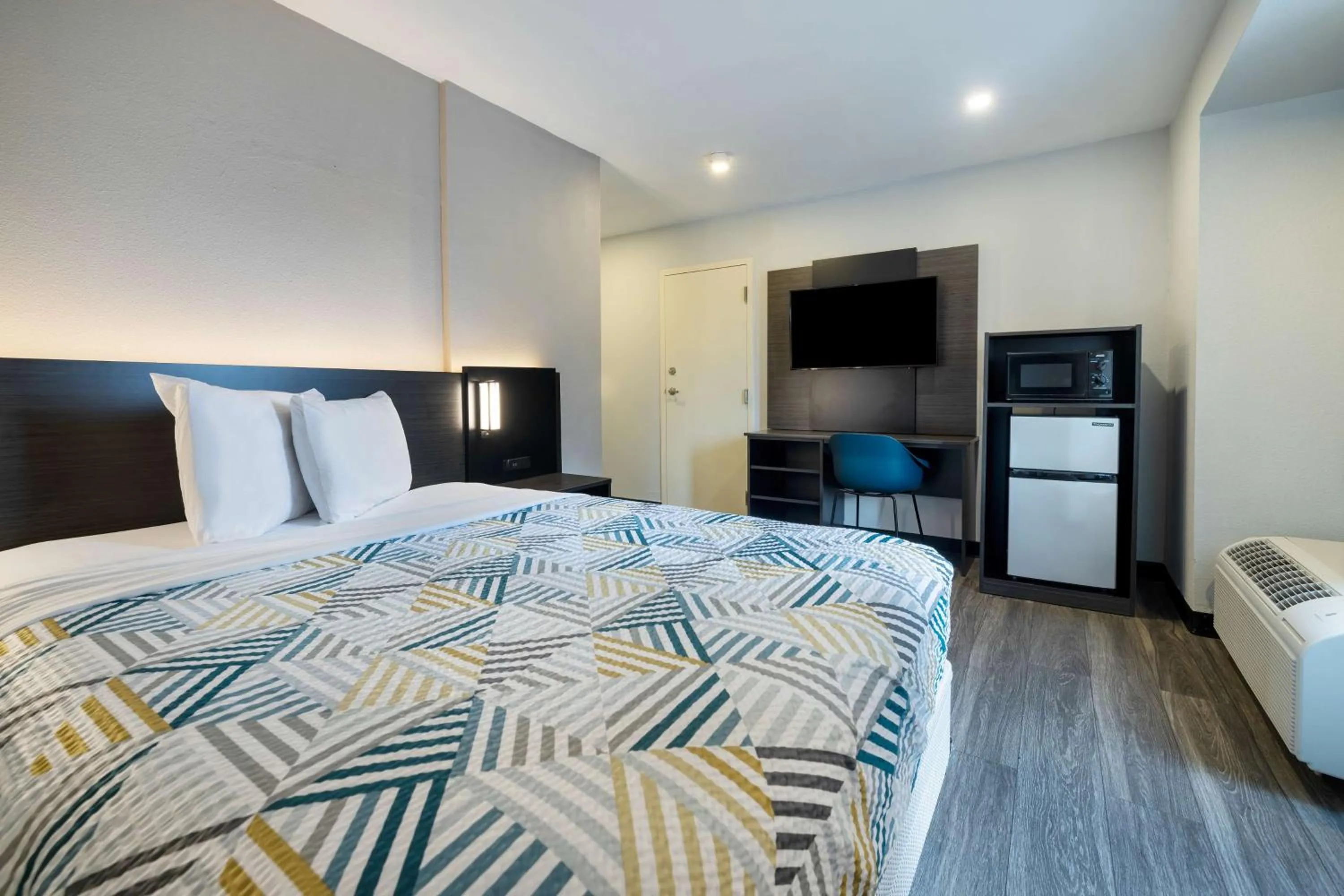 Queen Suite - Non-Smoking in Motel 6-McAllen, TX - East