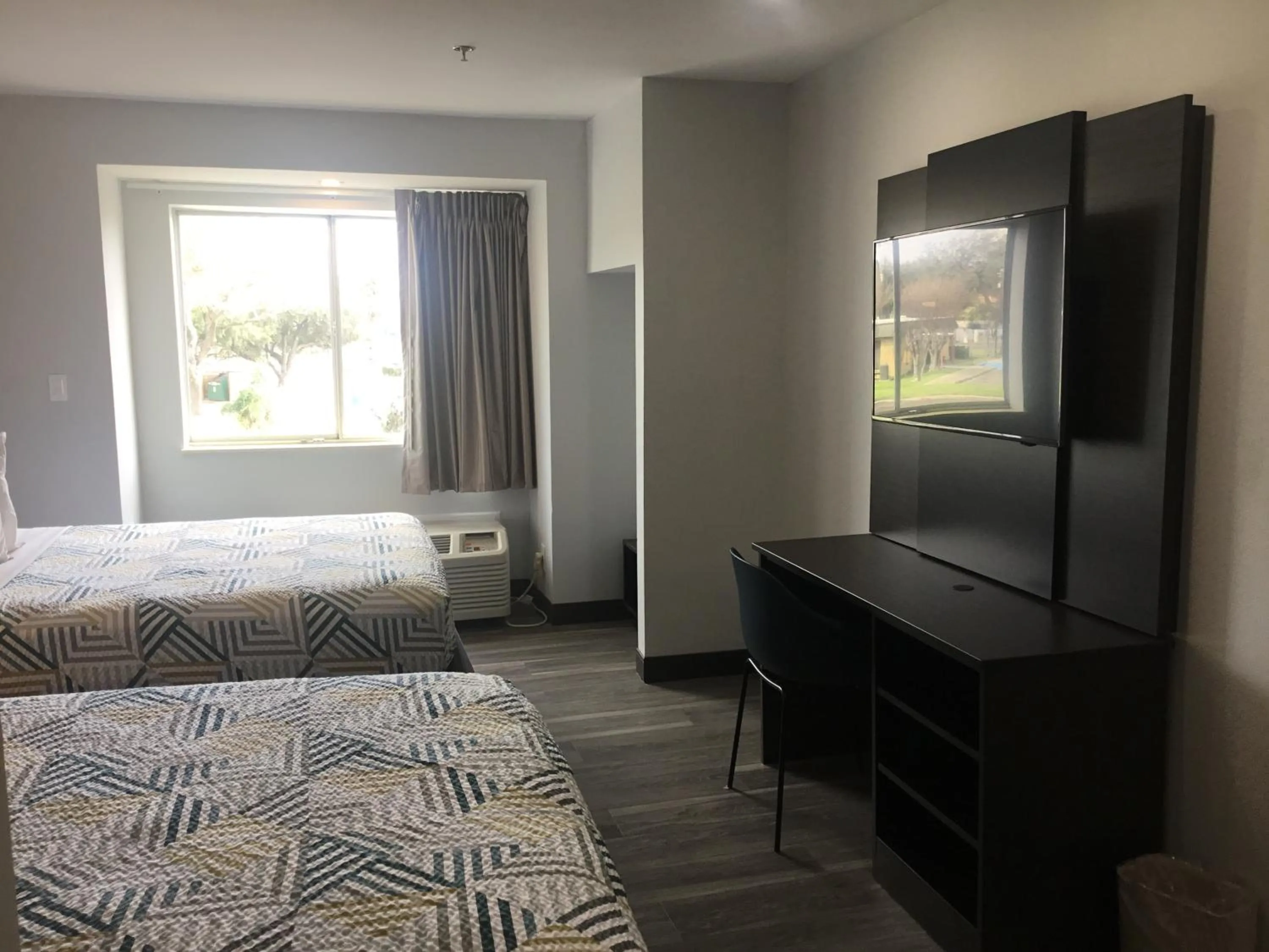 Deluxe Queen Room with Two Queen Beds - Non-Smoking in Motel 6-McAllen, TX - East