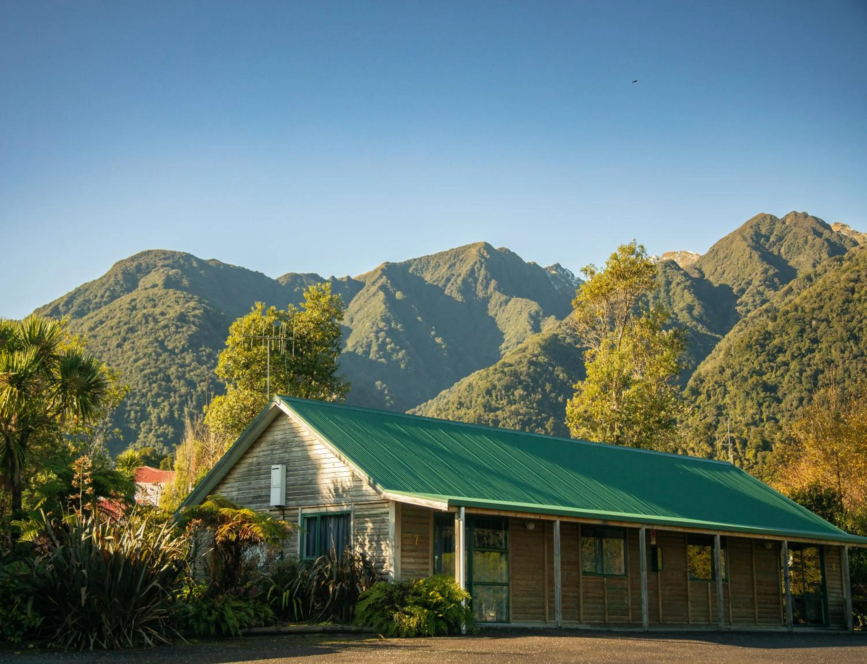 Large Two-Bedroom Family Apartment in Rainforest Motel