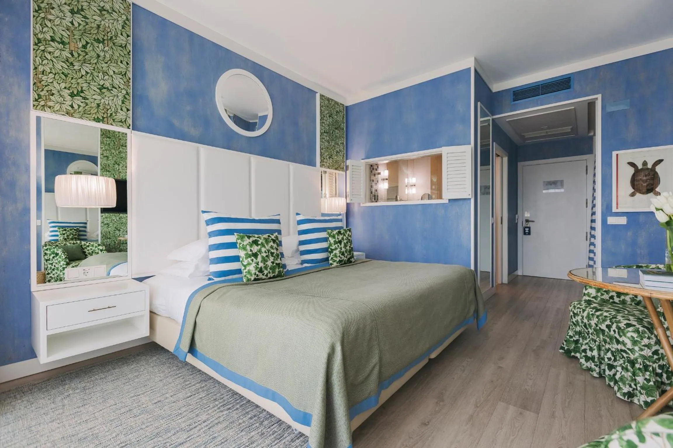 Superior Double Room with Side Sea View in Bela Vista Hotel & Spa - Relais & Chateaux