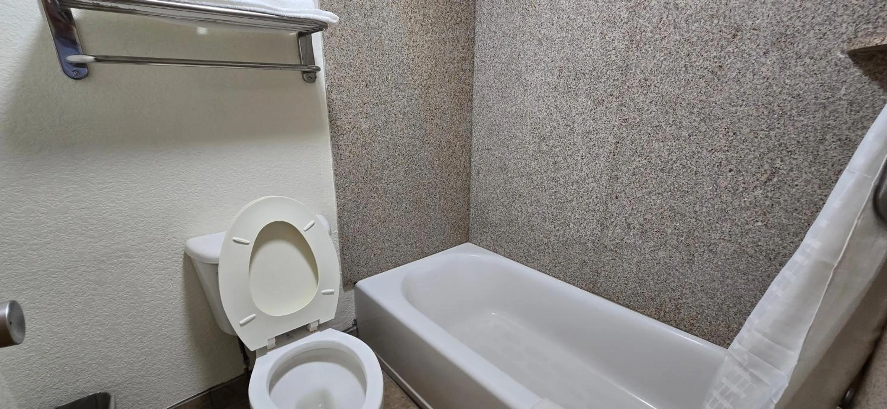 King Room - Smoking  in Super 8 by Wyndham Seguin