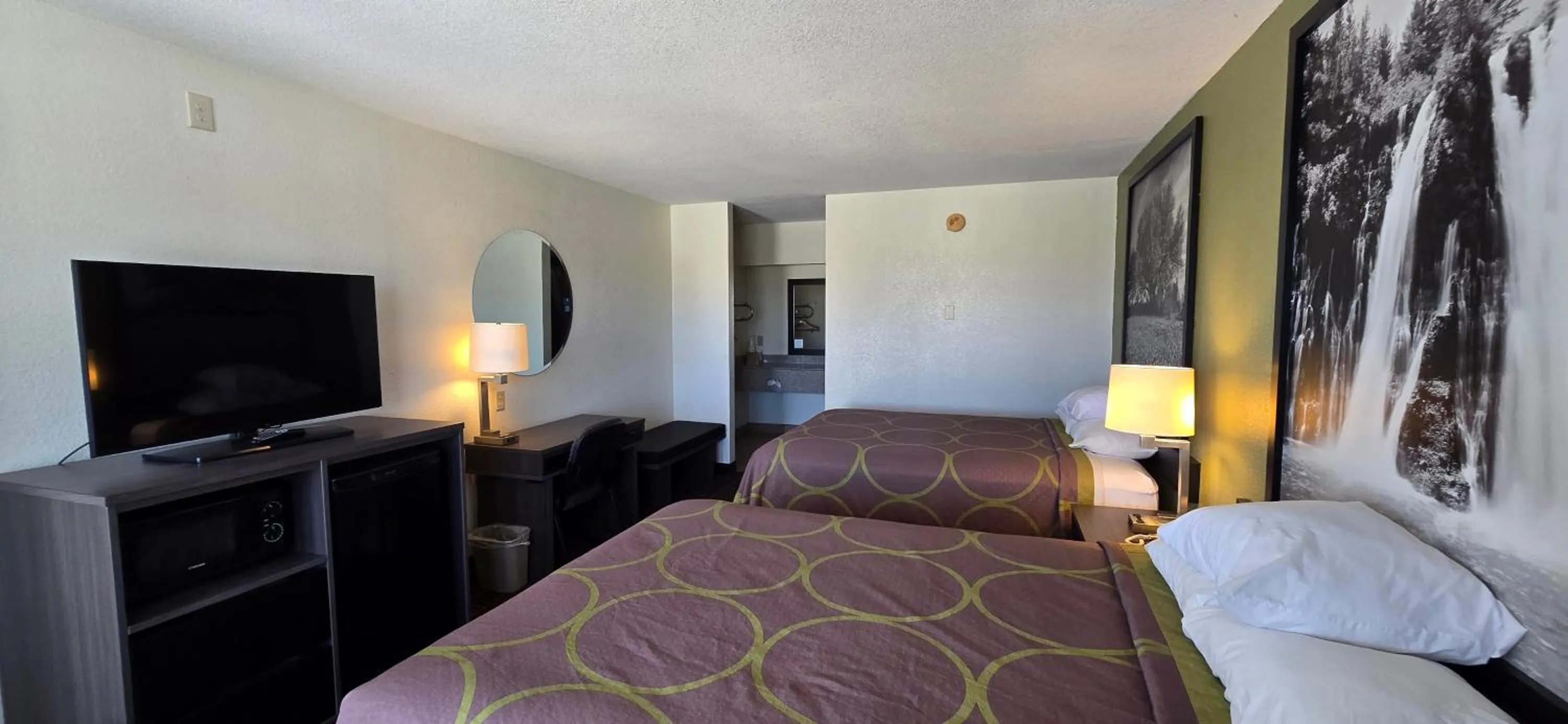 Queen Room with Two Queen Beds - Non-Smoking in Super 8 by Wyndham Seguin