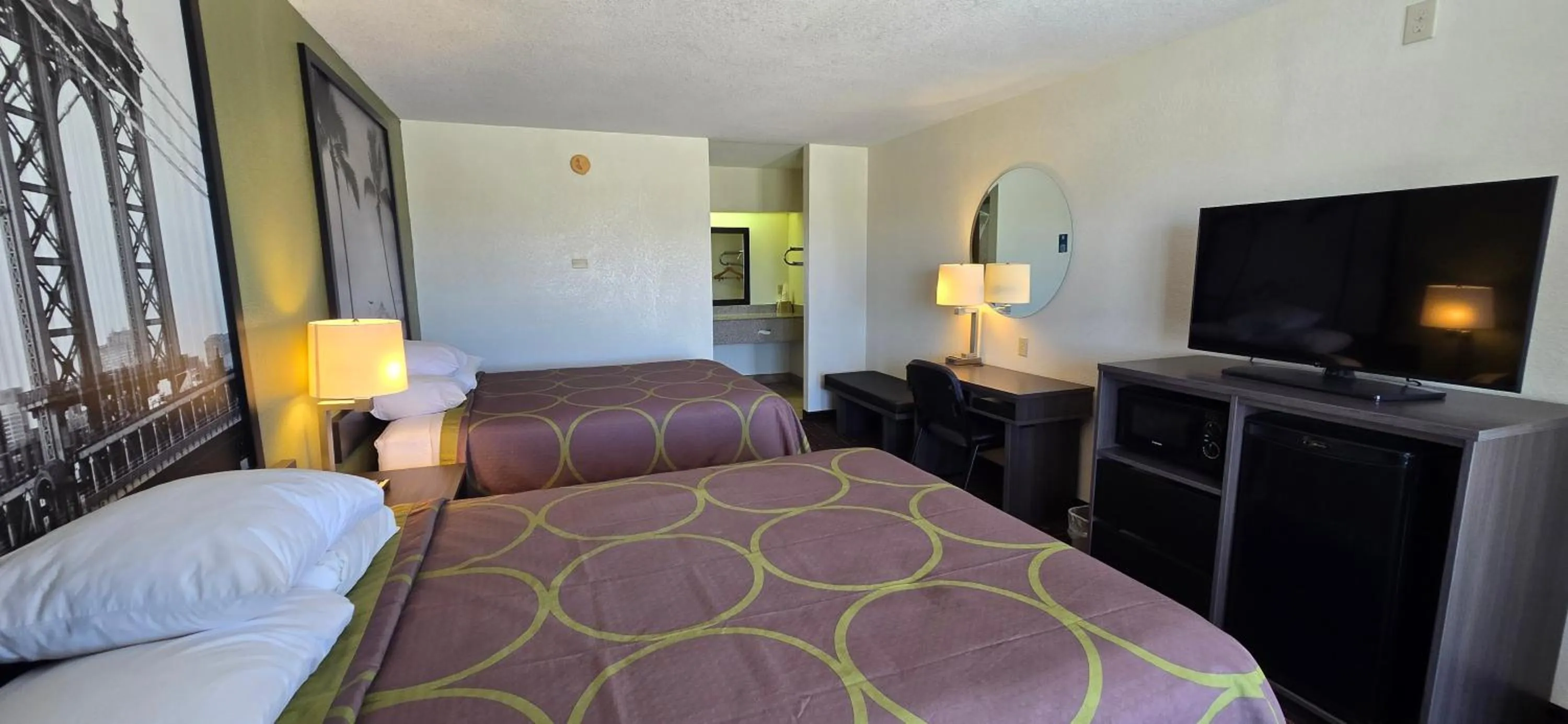 Queen Room with Two Queen Beds - Smoking in Super 8 by Wyndham Seguin