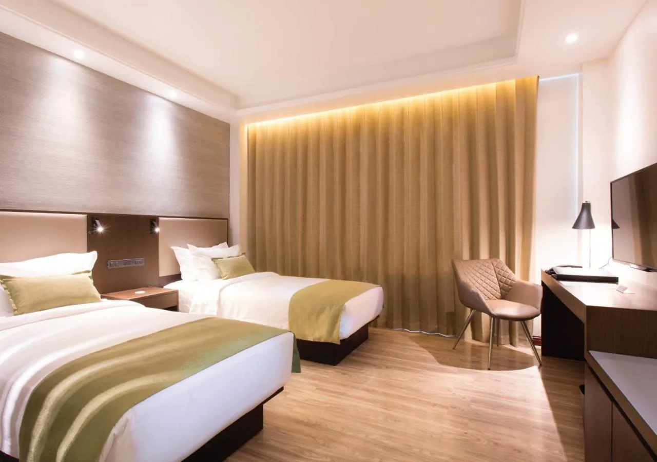 Deluxe Twin Room in The Marison Hotel