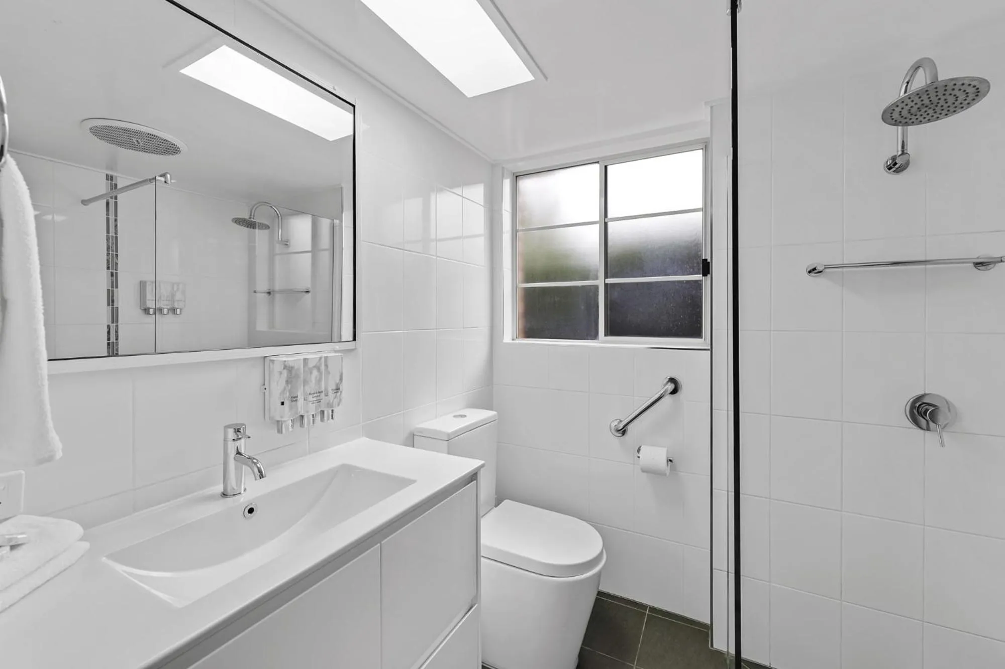 Executive Family Room in Sapphire Waters Motor Inn