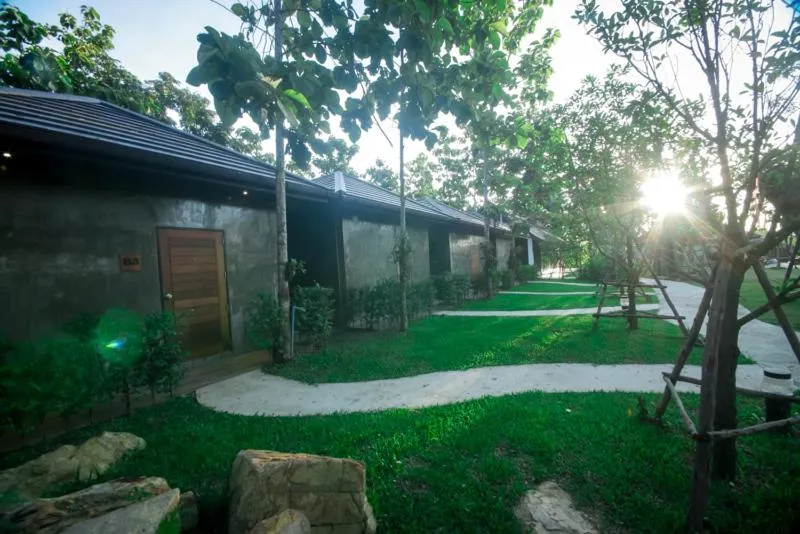 King Room with Balcony in Chiang Klong Riverside Resort