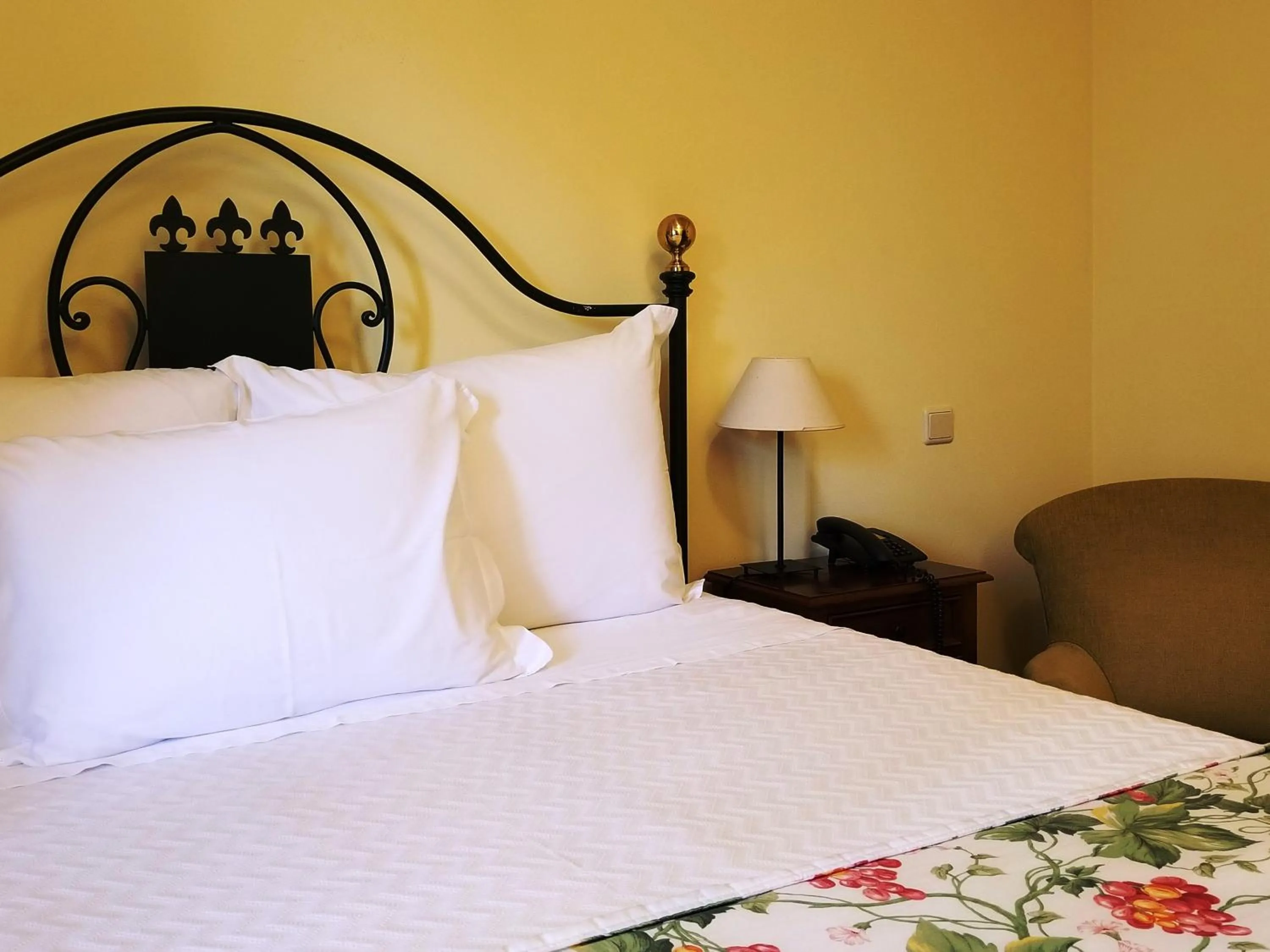 Single Room in Lawrences Hotel