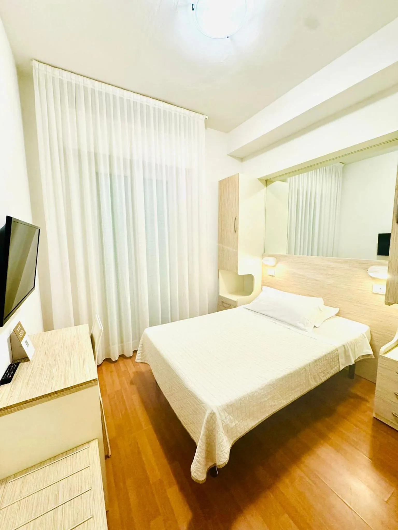 Single Room - single occupancy in Hotel Butterfly Wellness & Spa