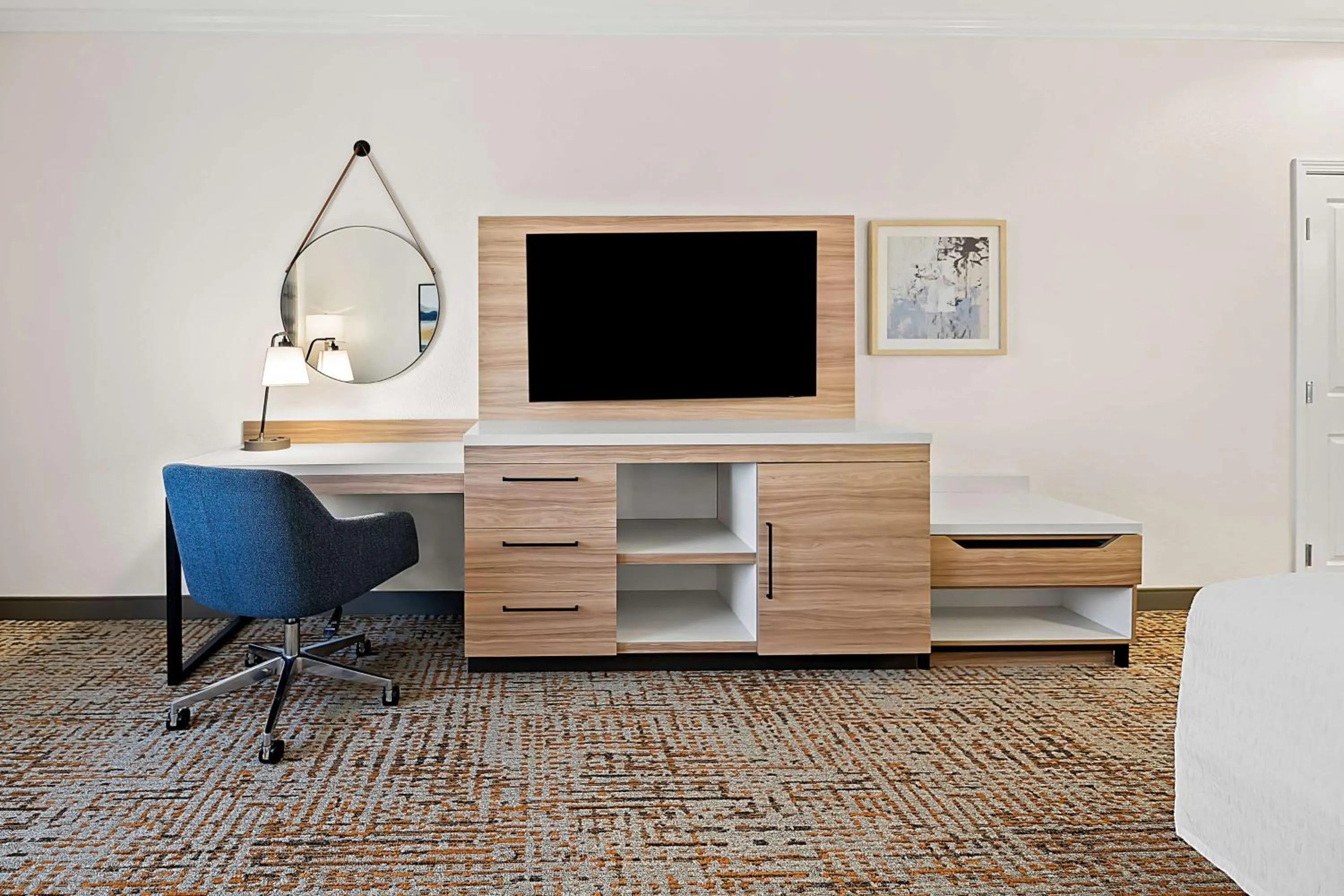 King Room with King Bed - Non-Smoking in Hampton Inn Morgan Hill