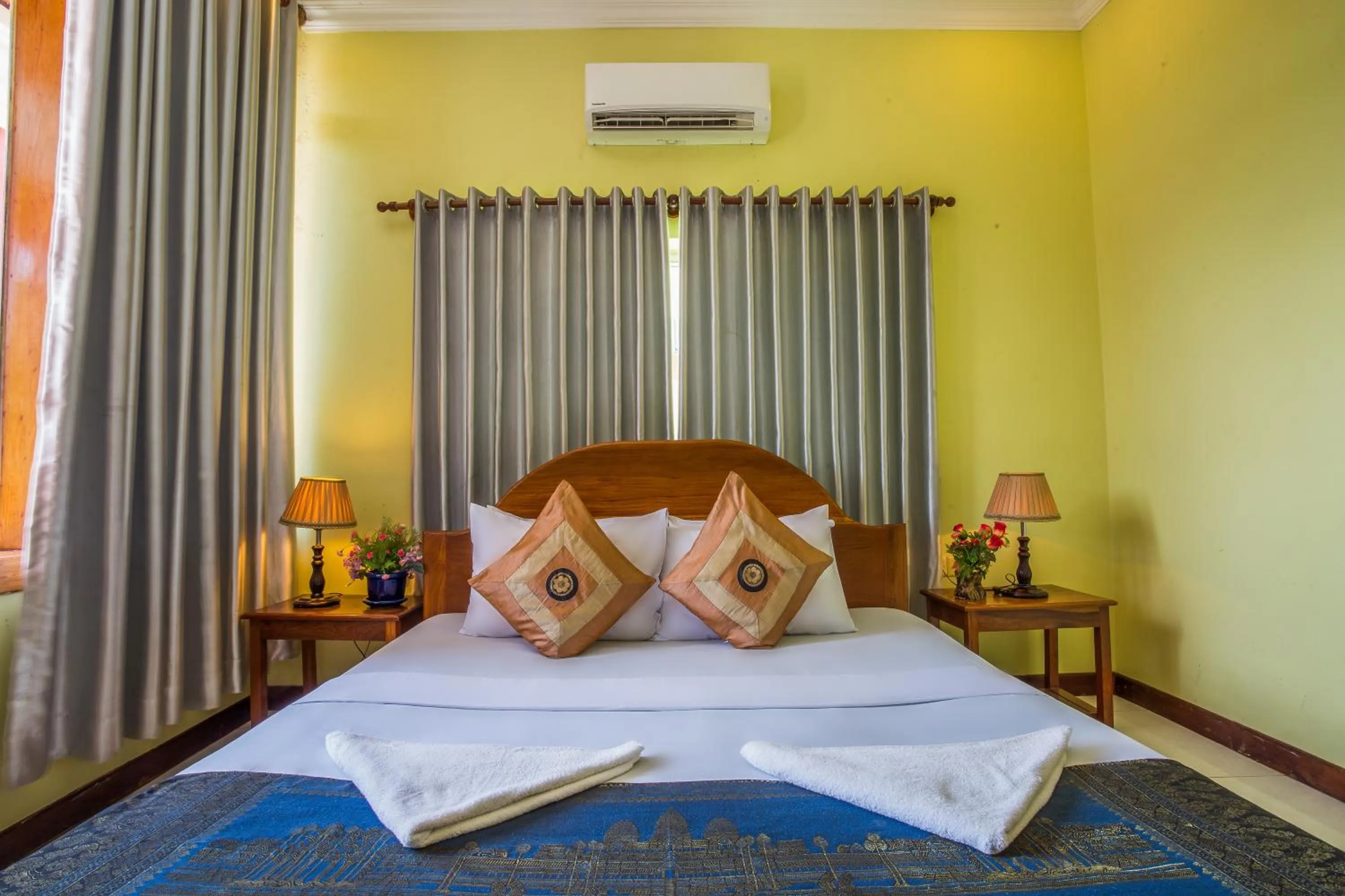 Double Room with Air-Conditioning in Side Walk Hotel