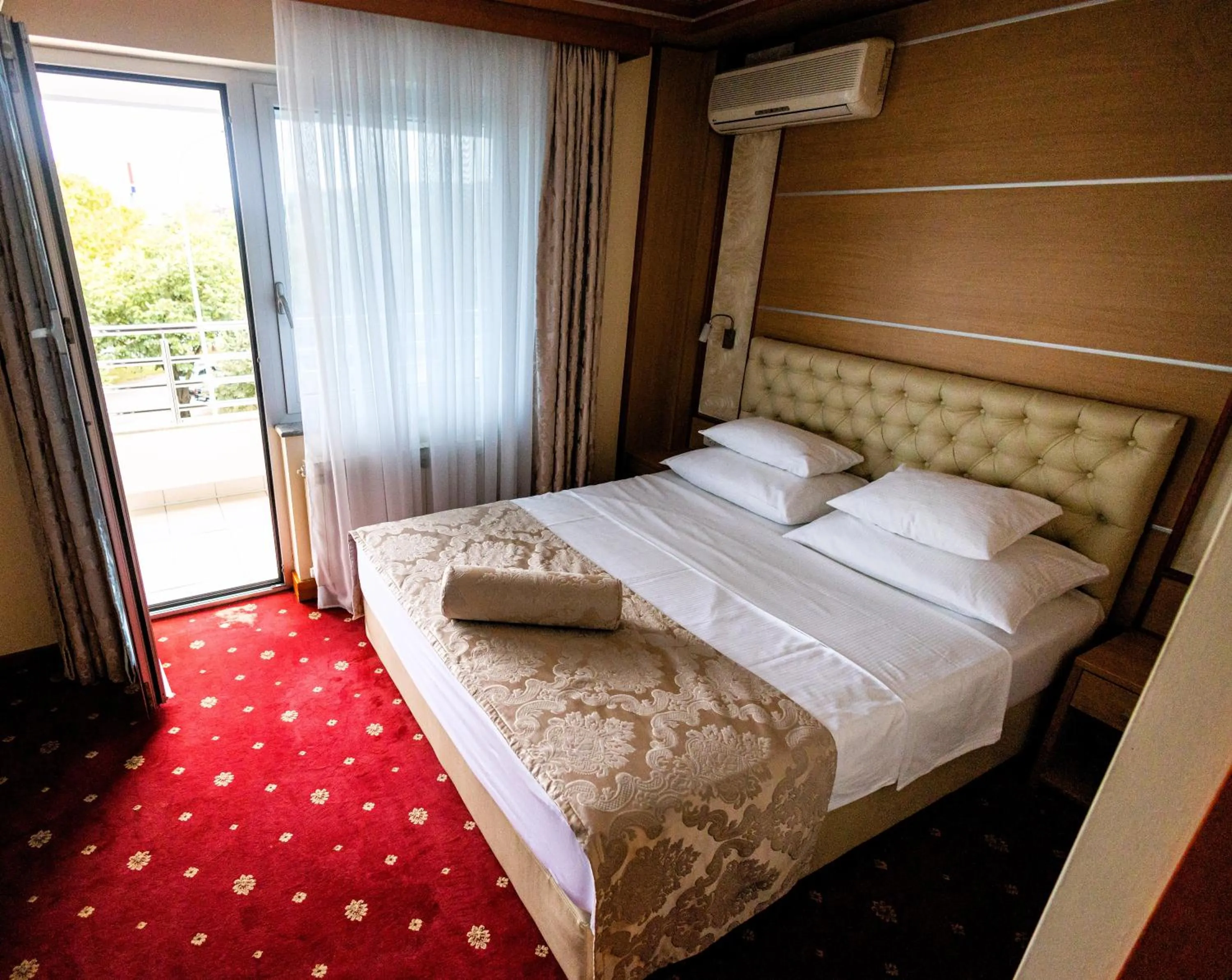 Double Room with Balcony - single occupancy in Hotel Cezar Banja Luka
