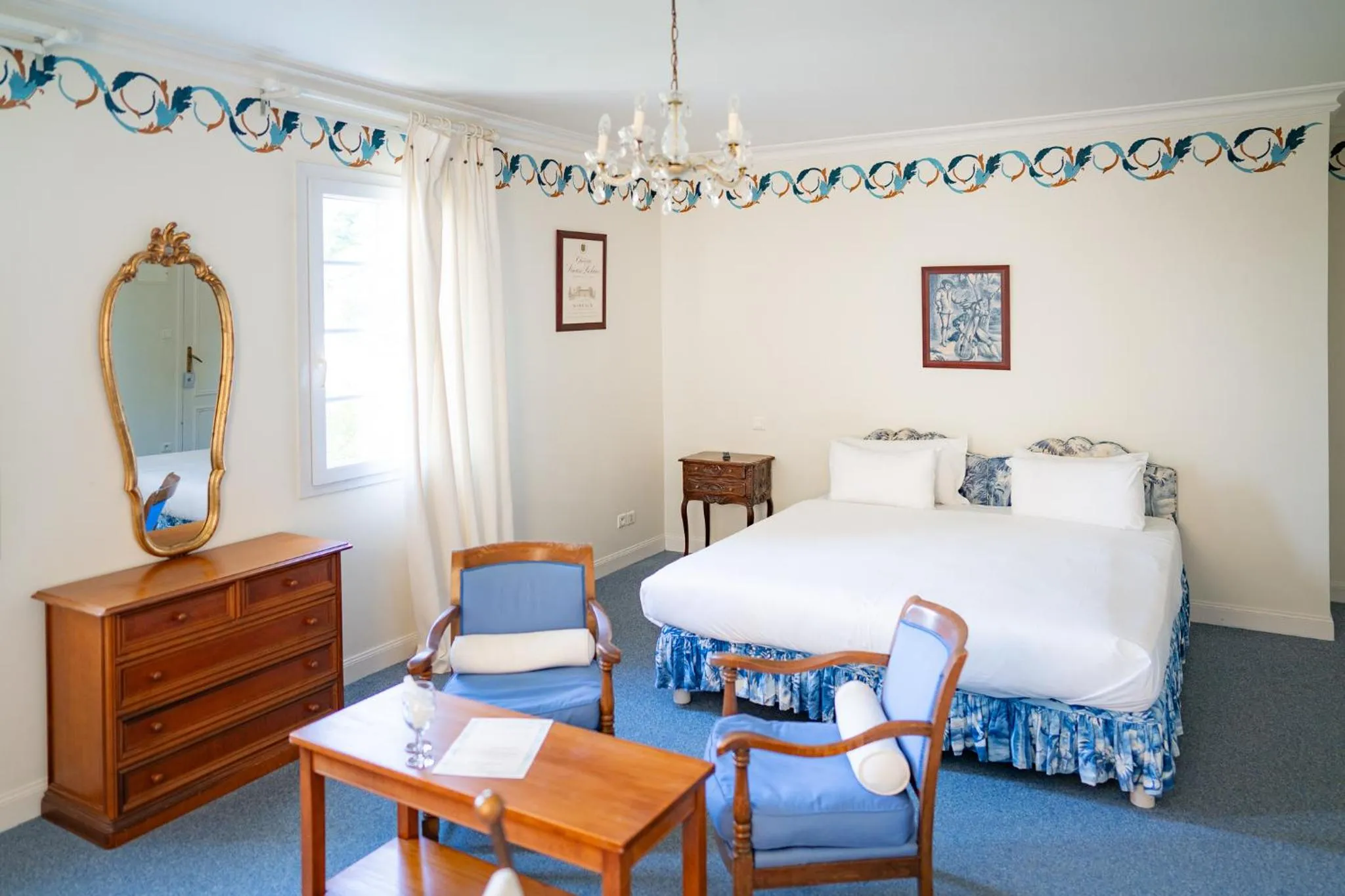 Superior room with courtyard view in Hôtel de Margaux