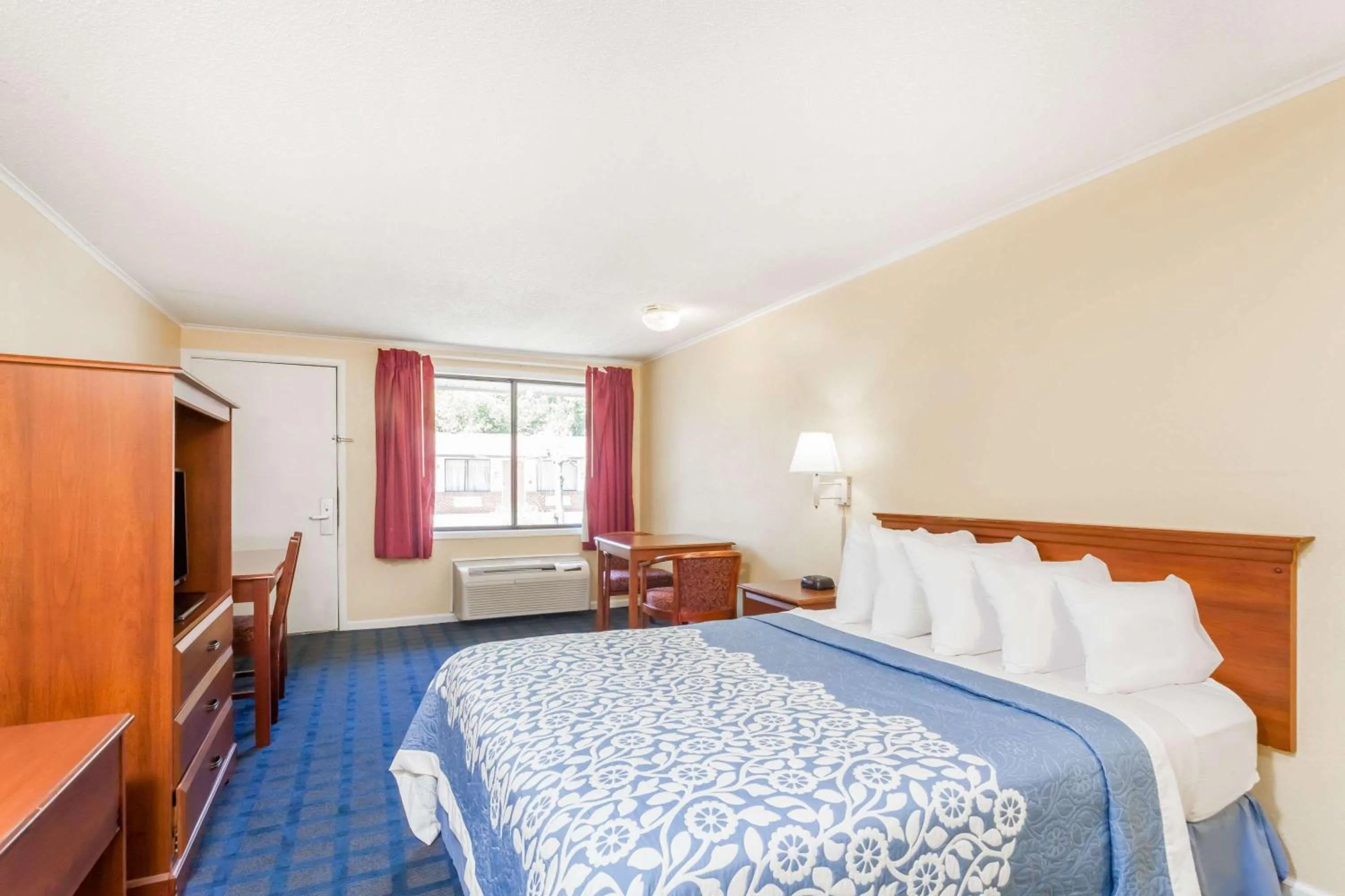 King Room - Non-Smoking in Days Inn by Wyndham Dover Downtown