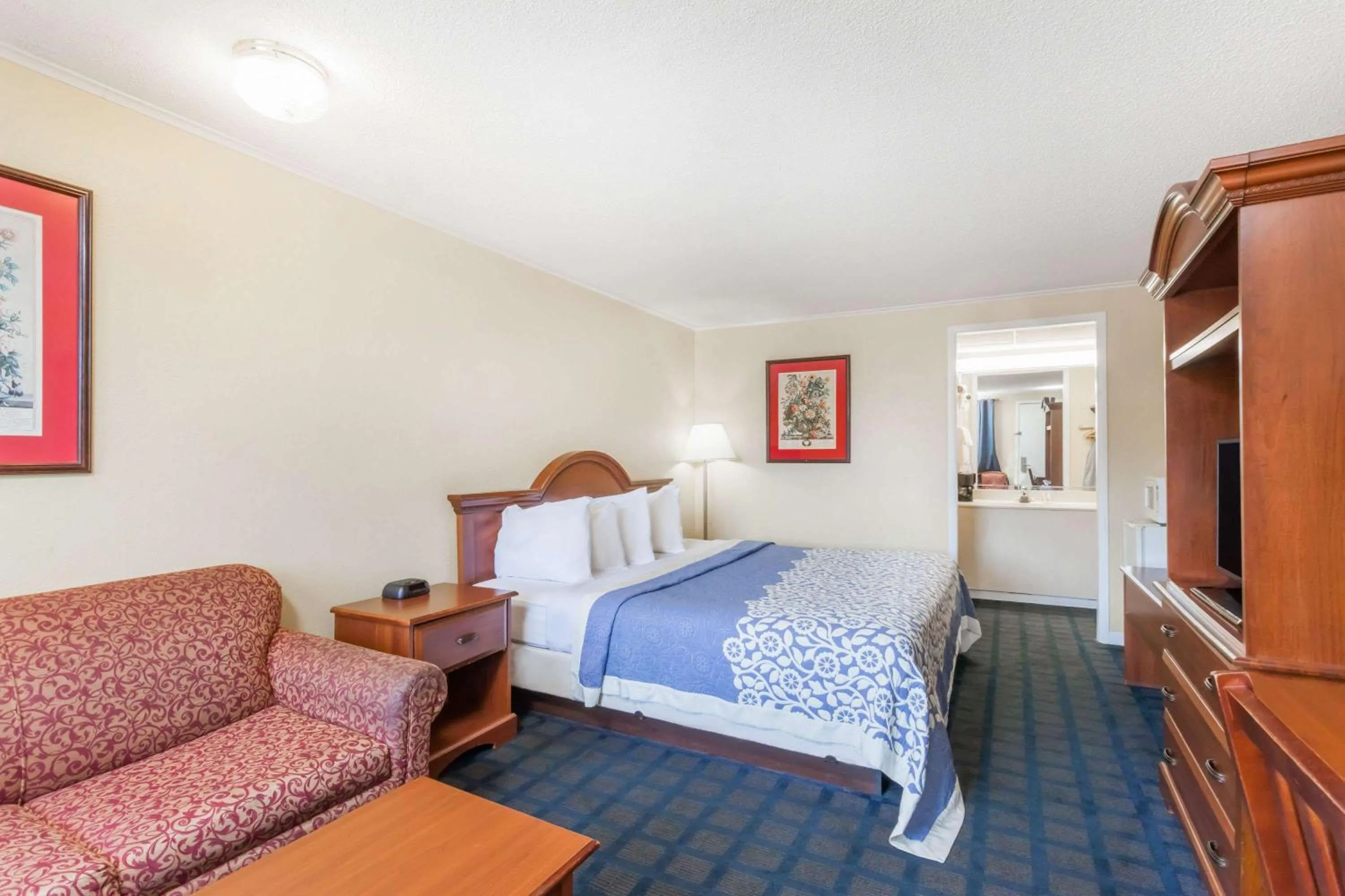 Business Queen Room - Non-Smoking in Days Inn by Wyndham Dover Downtown