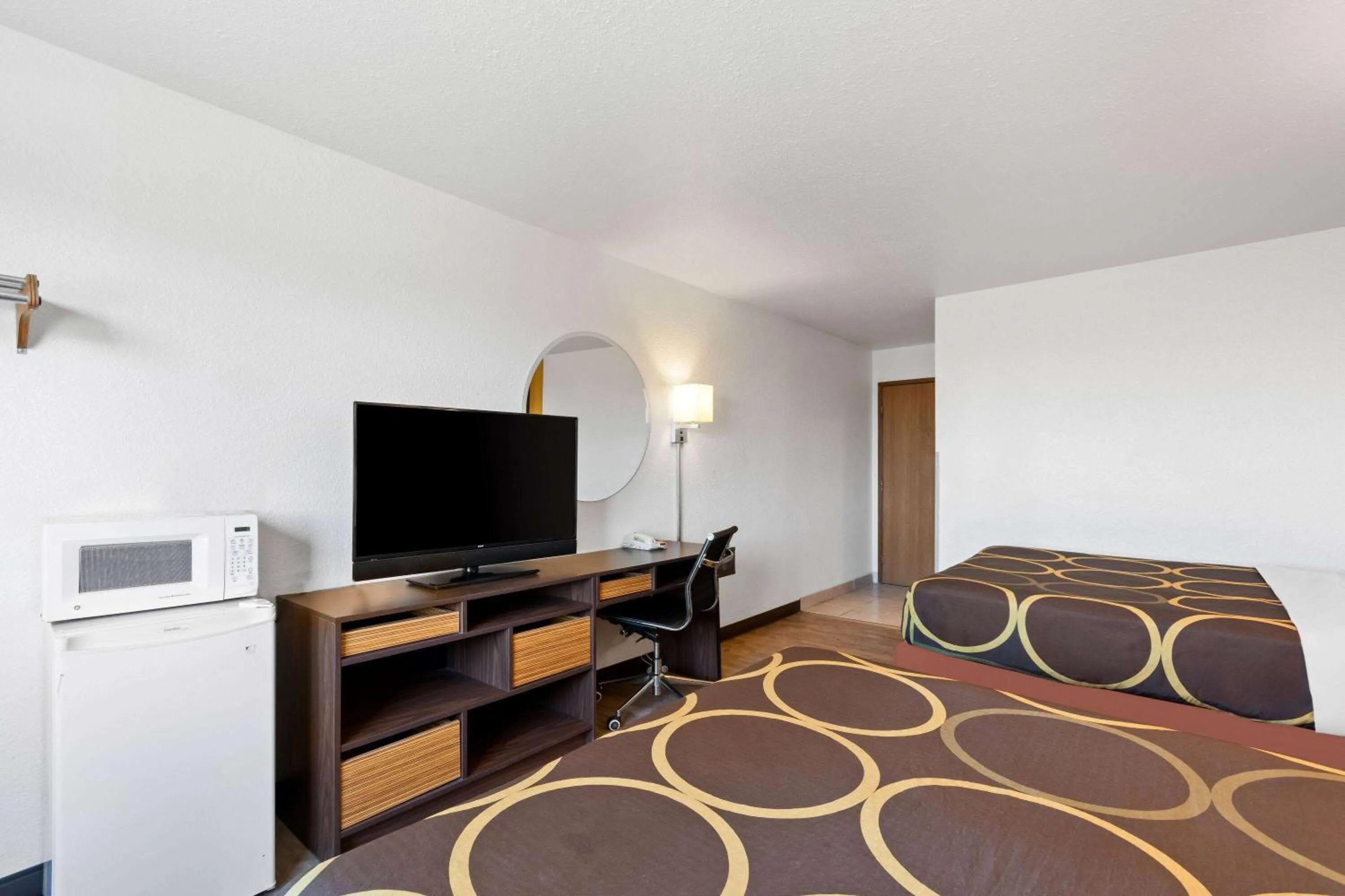 Queen Room with Two Queen Beds - Non-Smoking in Super 8 by Wyndham Elizabethtown