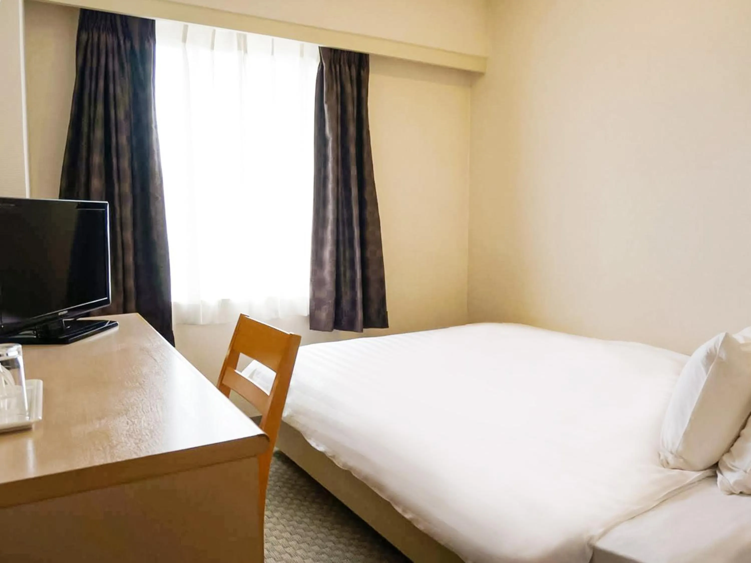 Double Room with Small Double Bed - single occupancy - Smoking in Kobe Port Tower Hotel