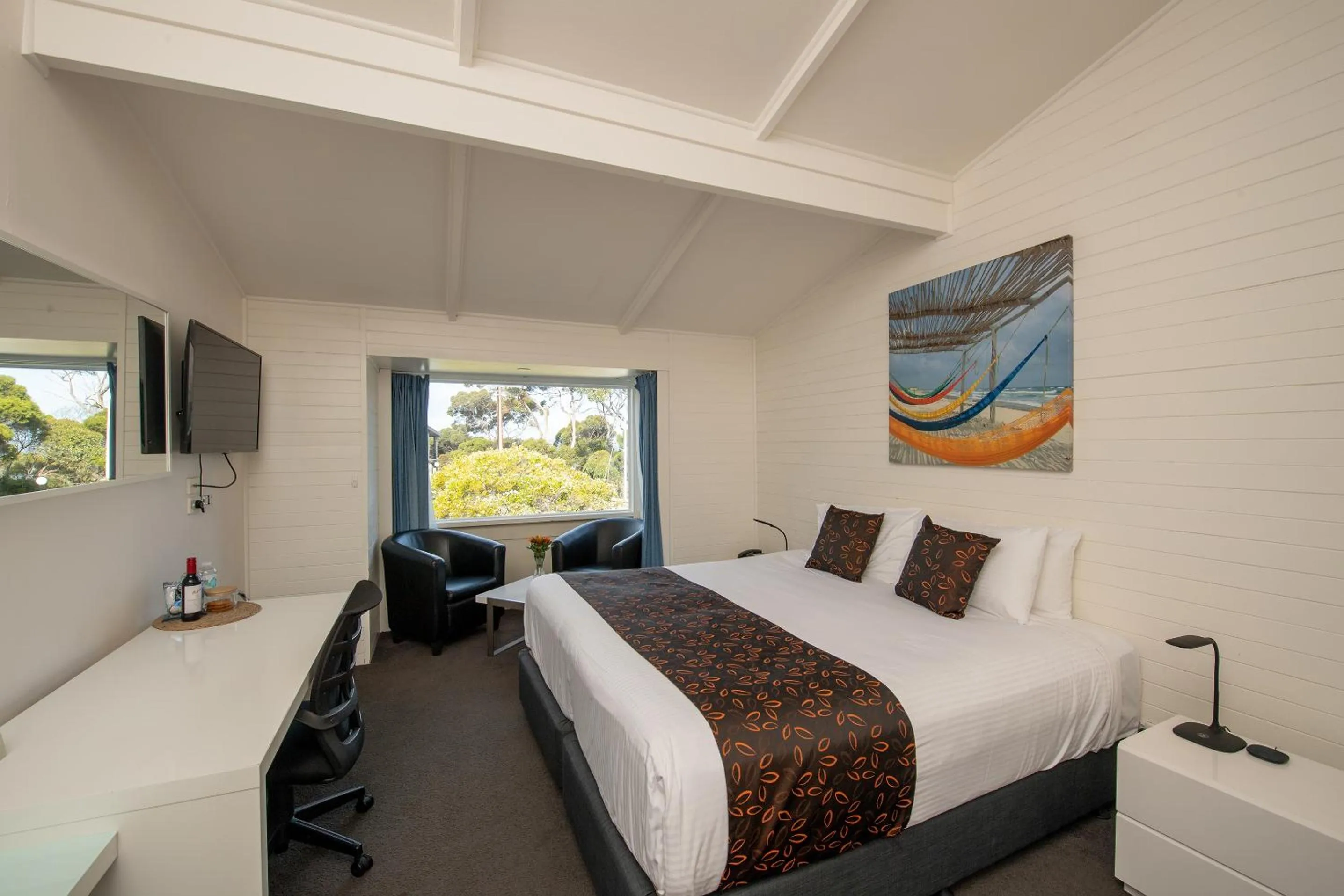 Triple Room with Pool View in Mercure Kangaroo Island Lodge