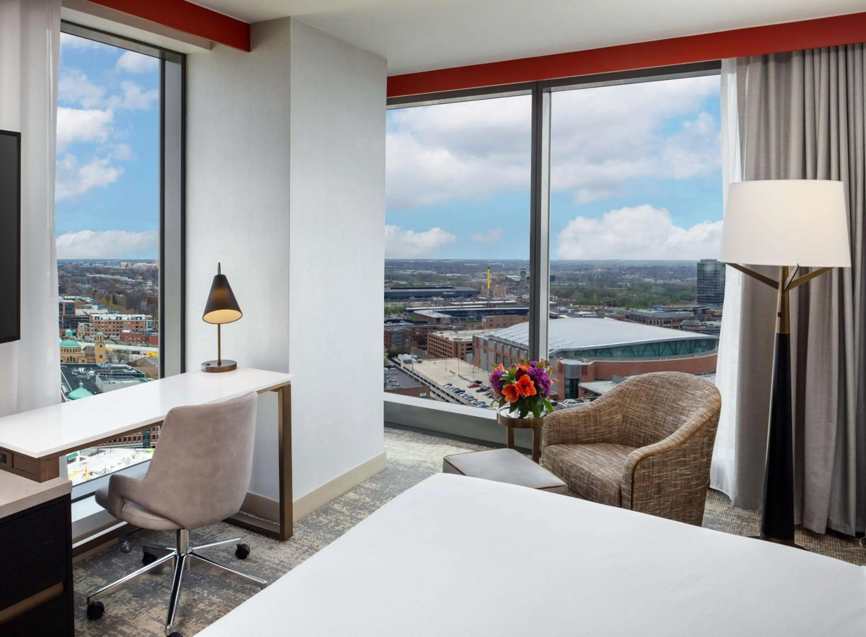 Corner King Room in Hilton Columbus Downtown