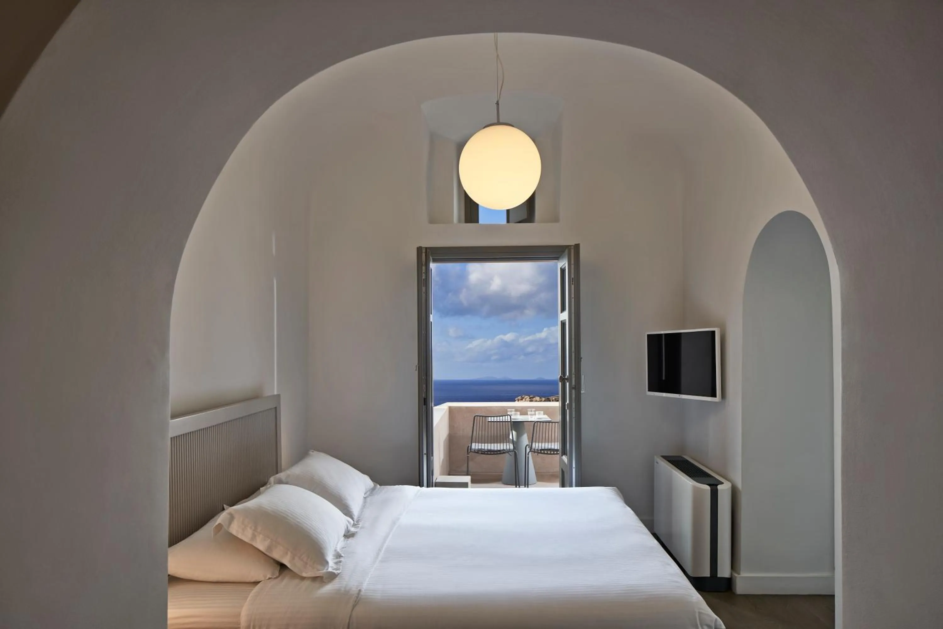 Jetted tub Suite Sea View in Old Castle Oia