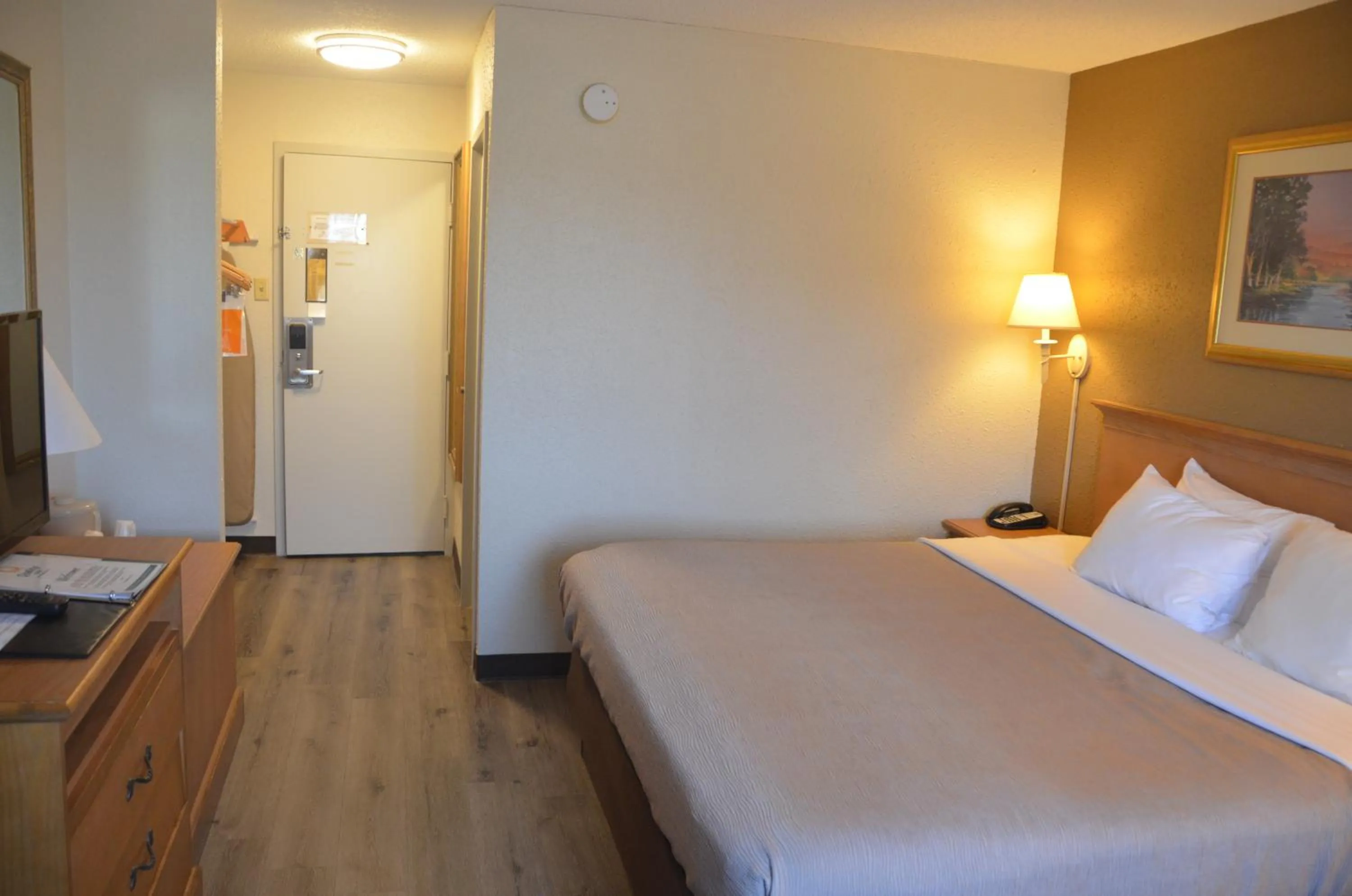 Standard King Room - Non-Smoking  in Quality Inn Perrysburg - Toledo South