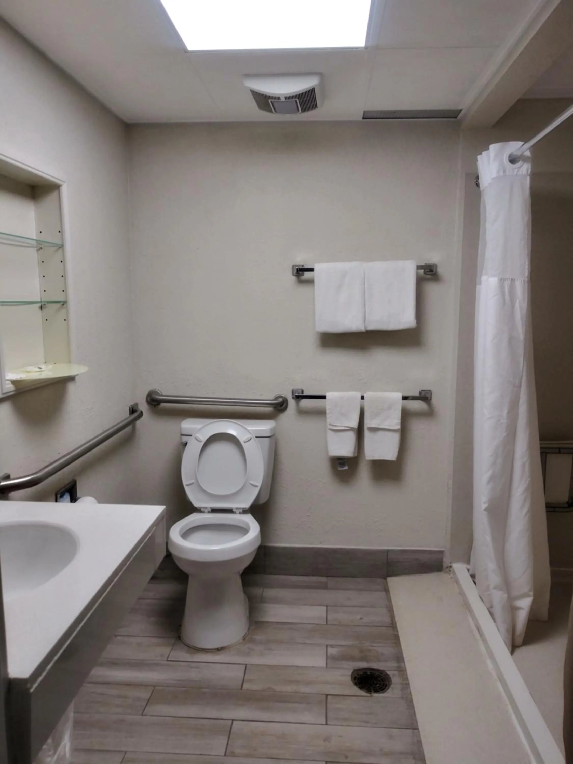 Room with Two Double Beds - Accessible/Non-Smoking in Quality Inn Perrysburg - Toledo South