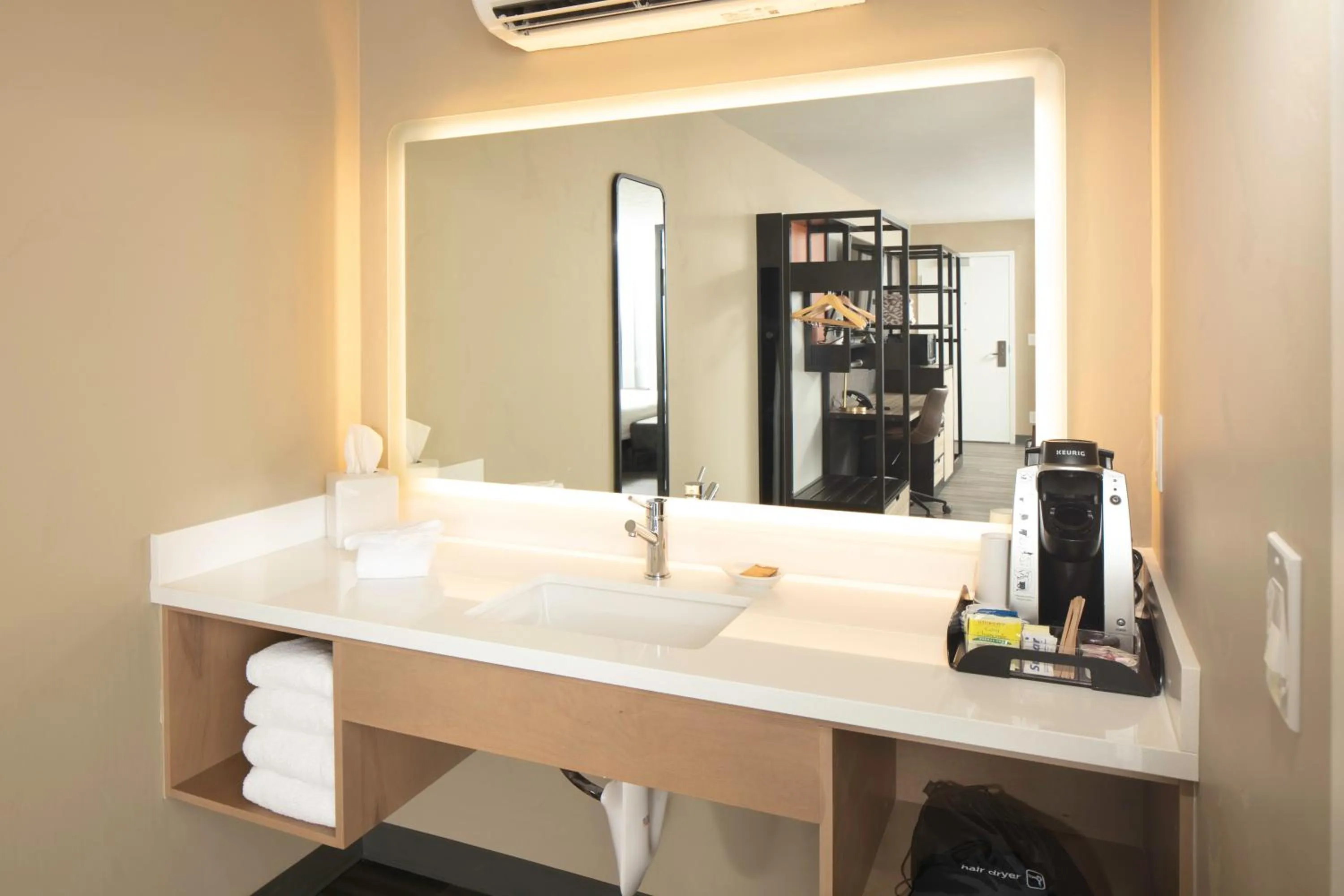 Premium Room, with 2 California King Beds - Disability Accessible in Waypoint Hotel