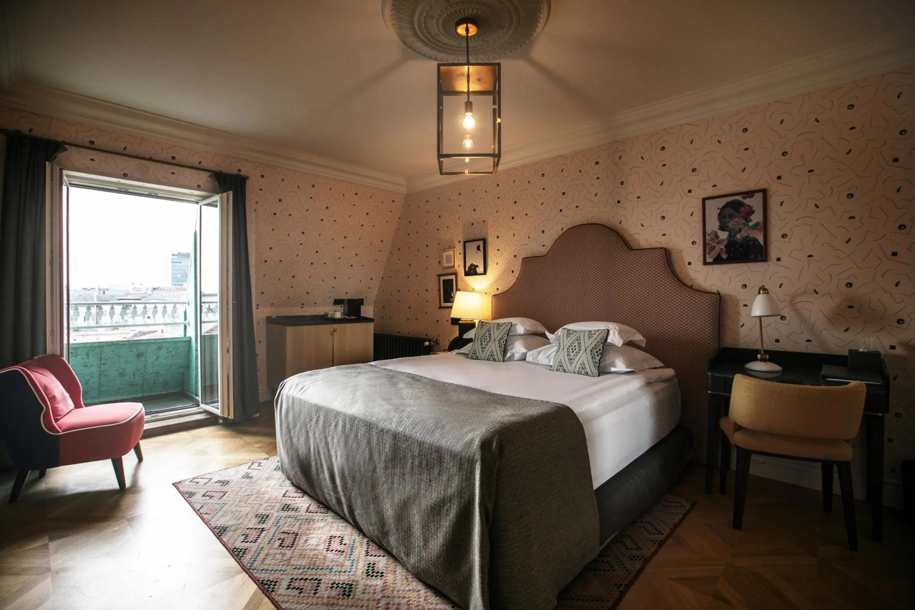 Superior Room - City View & Balcony in Hotel Capital