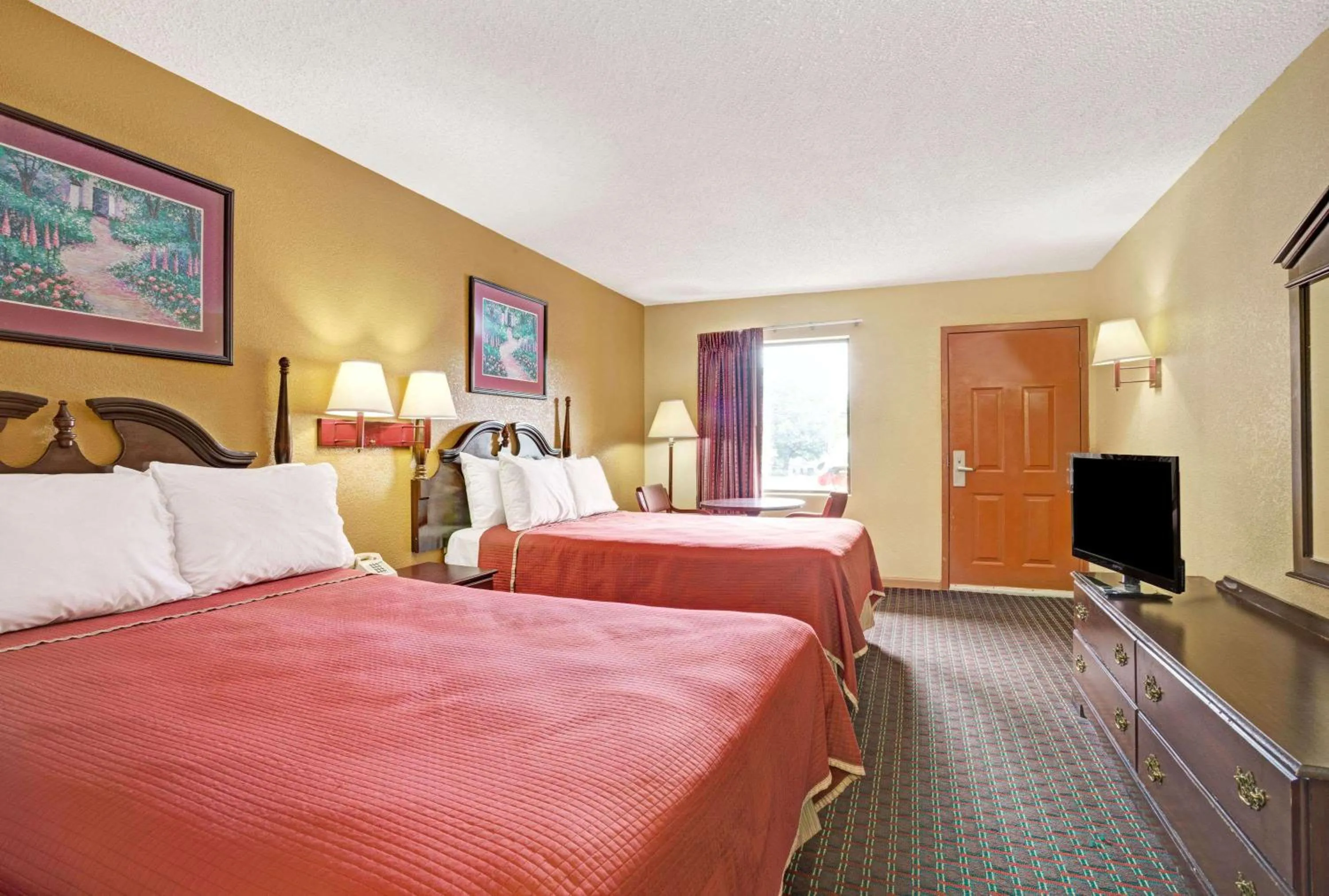 Double Room with Two Double Beds - Smoking in Travelodge by Wyndham Forest Park Atlanta South