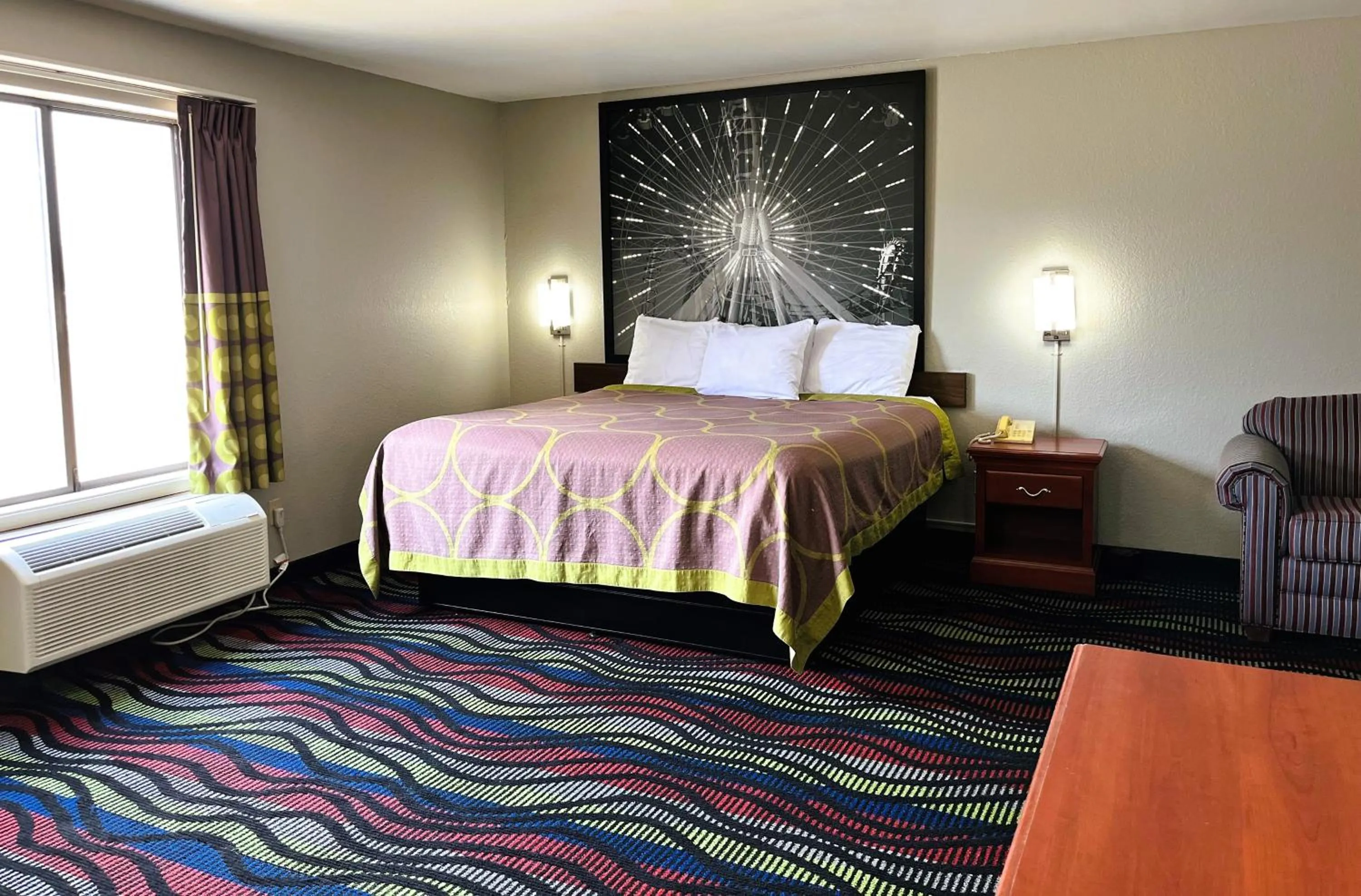 King Suite - Non-Smoking in Super 8 by Wyndham Vincennes