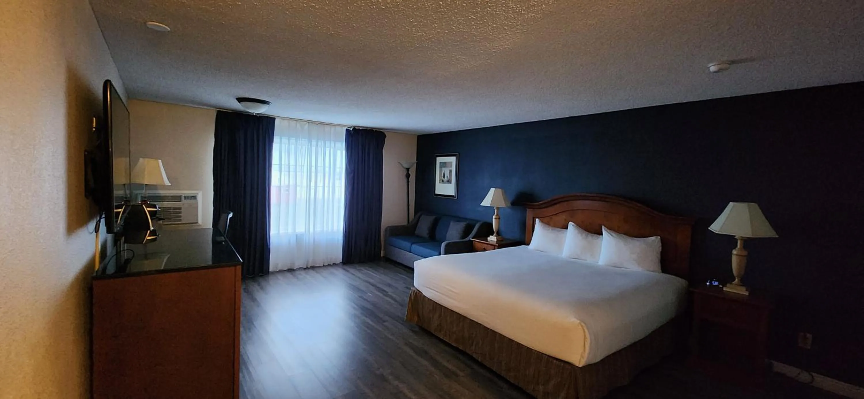 Family Suite in Red Lion Hotel Eureka