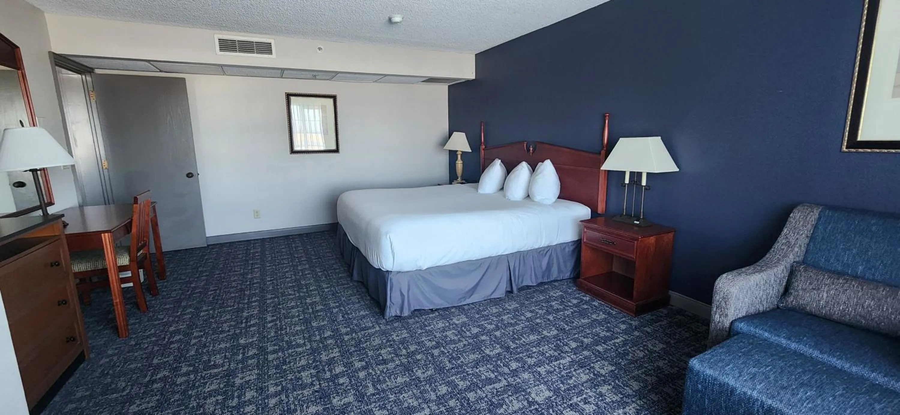 Executive Suite in Red Lion Hotel Eureka