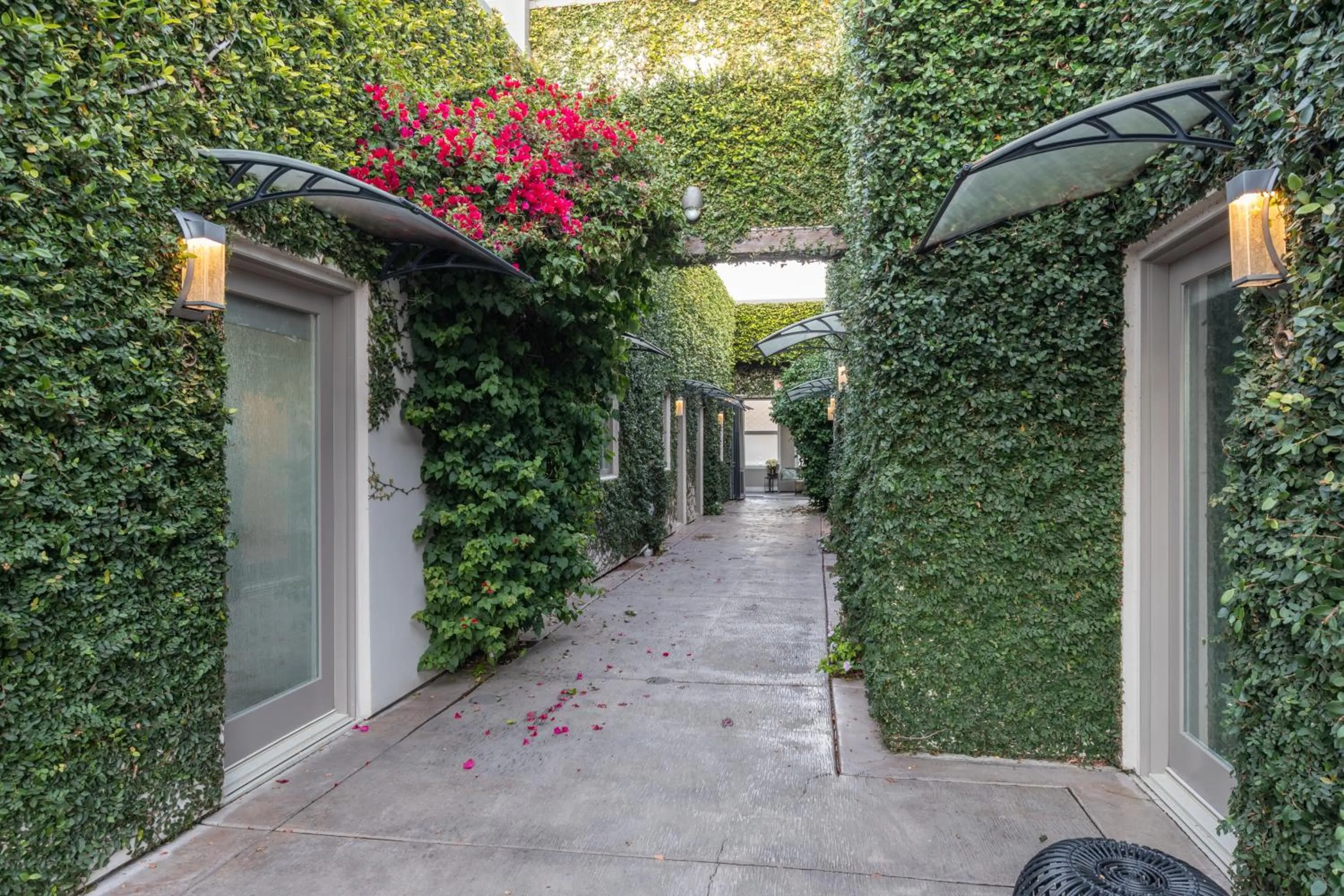 Courtyard Queen Room with Skylight (no window) in R Inn Napa