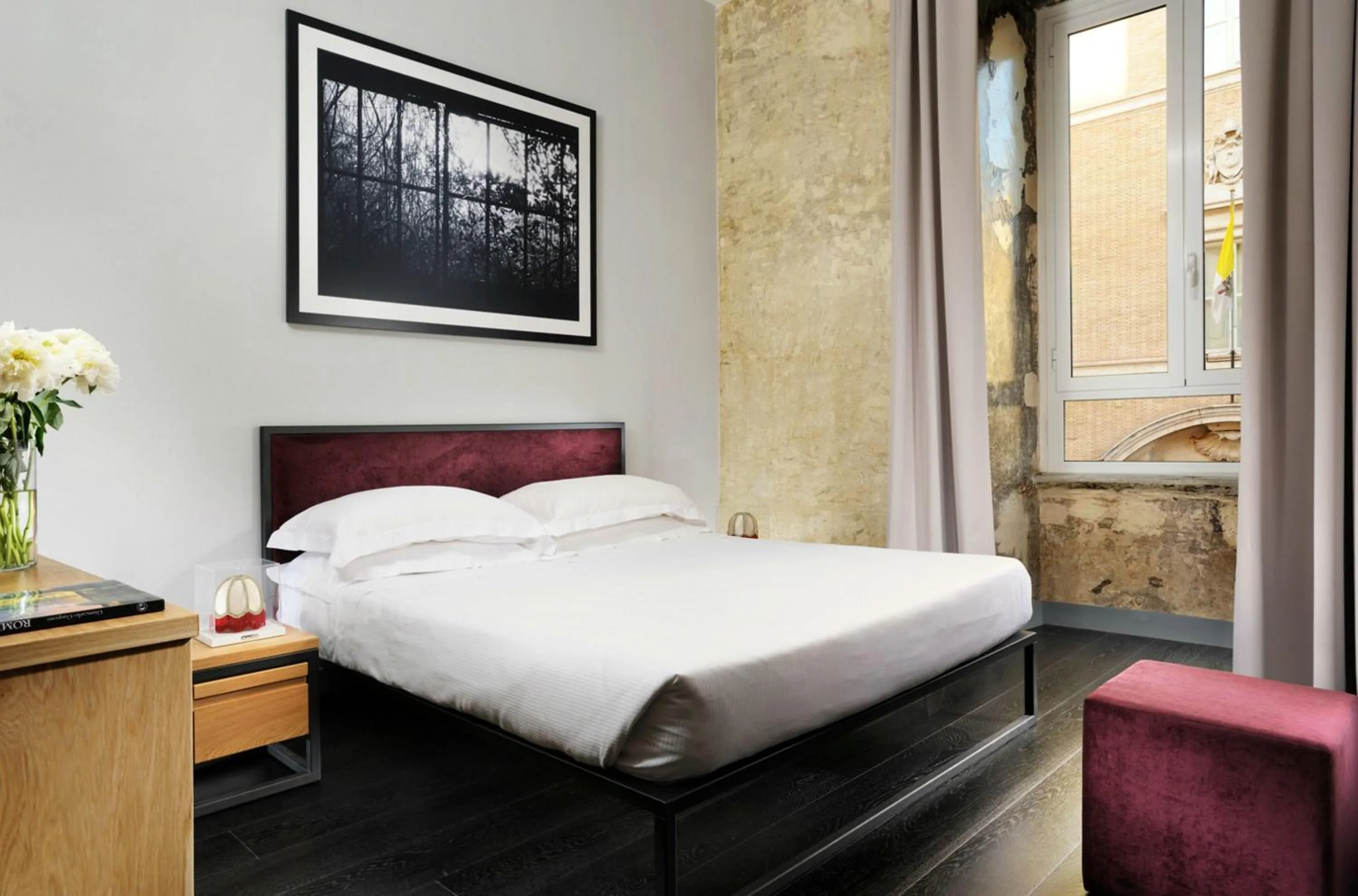 Deluxe Queen Room in Suite Art Navona
