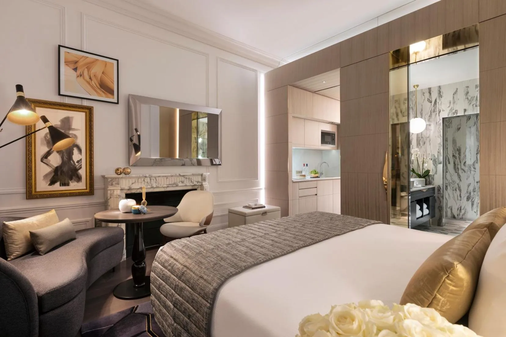 Executive Studio in La Clef Champs-Élysées Paris by The Crest Collection