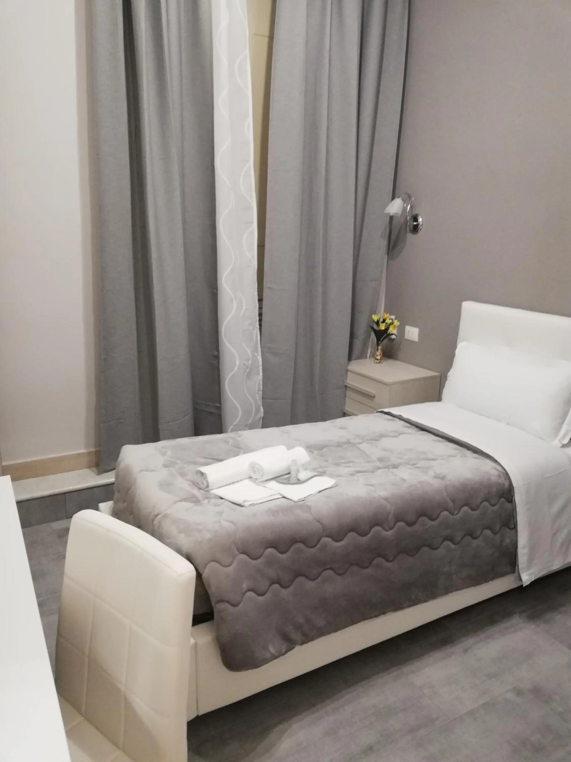 Single Room in Garden's Elide