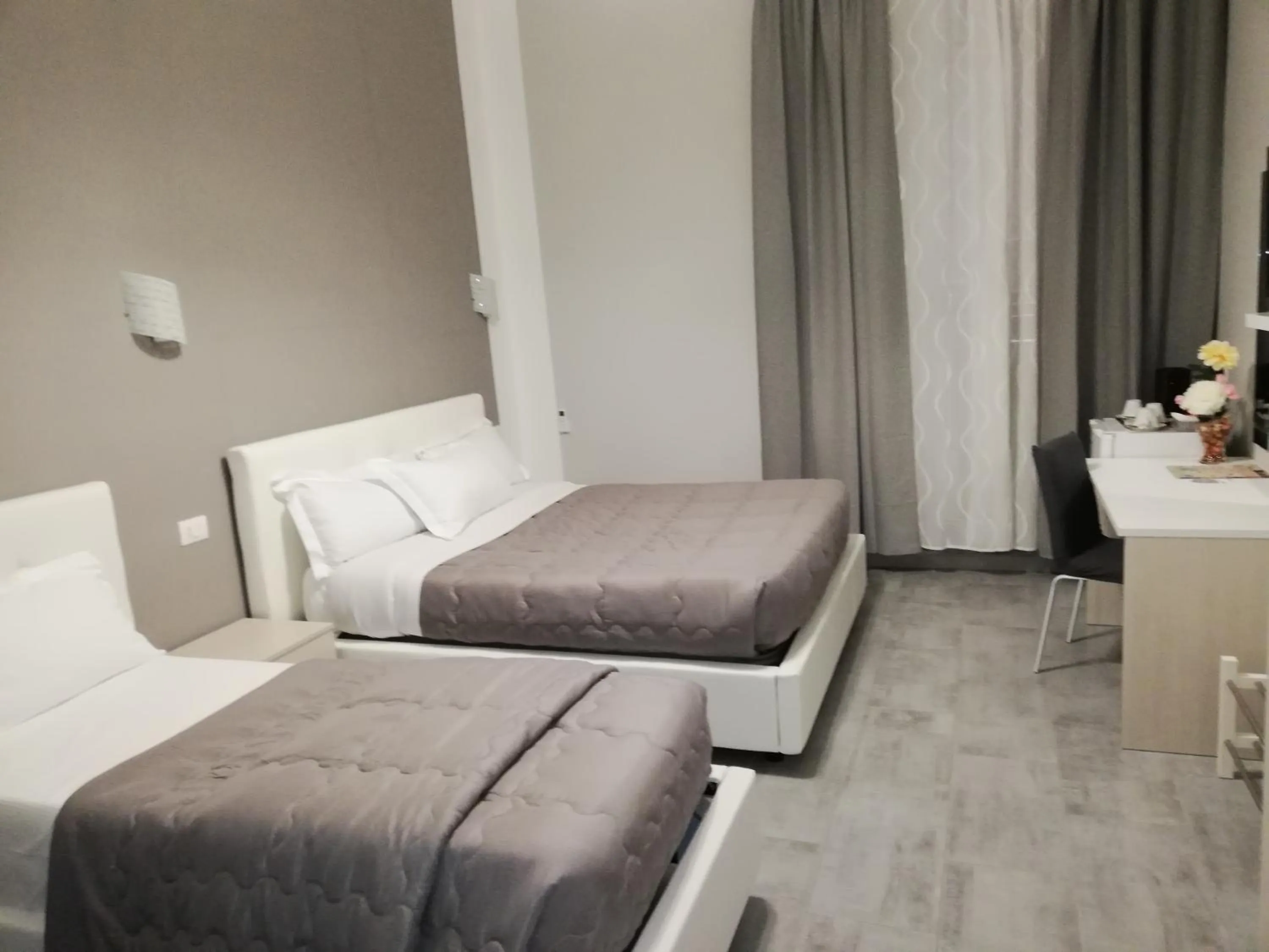 Deluxe Triple Room in Garden's Elide