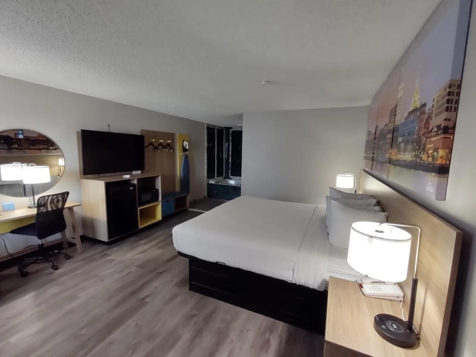 King Suite with Hot Tub - Non-Smoking in Days Inn by Wyndham Lonoke