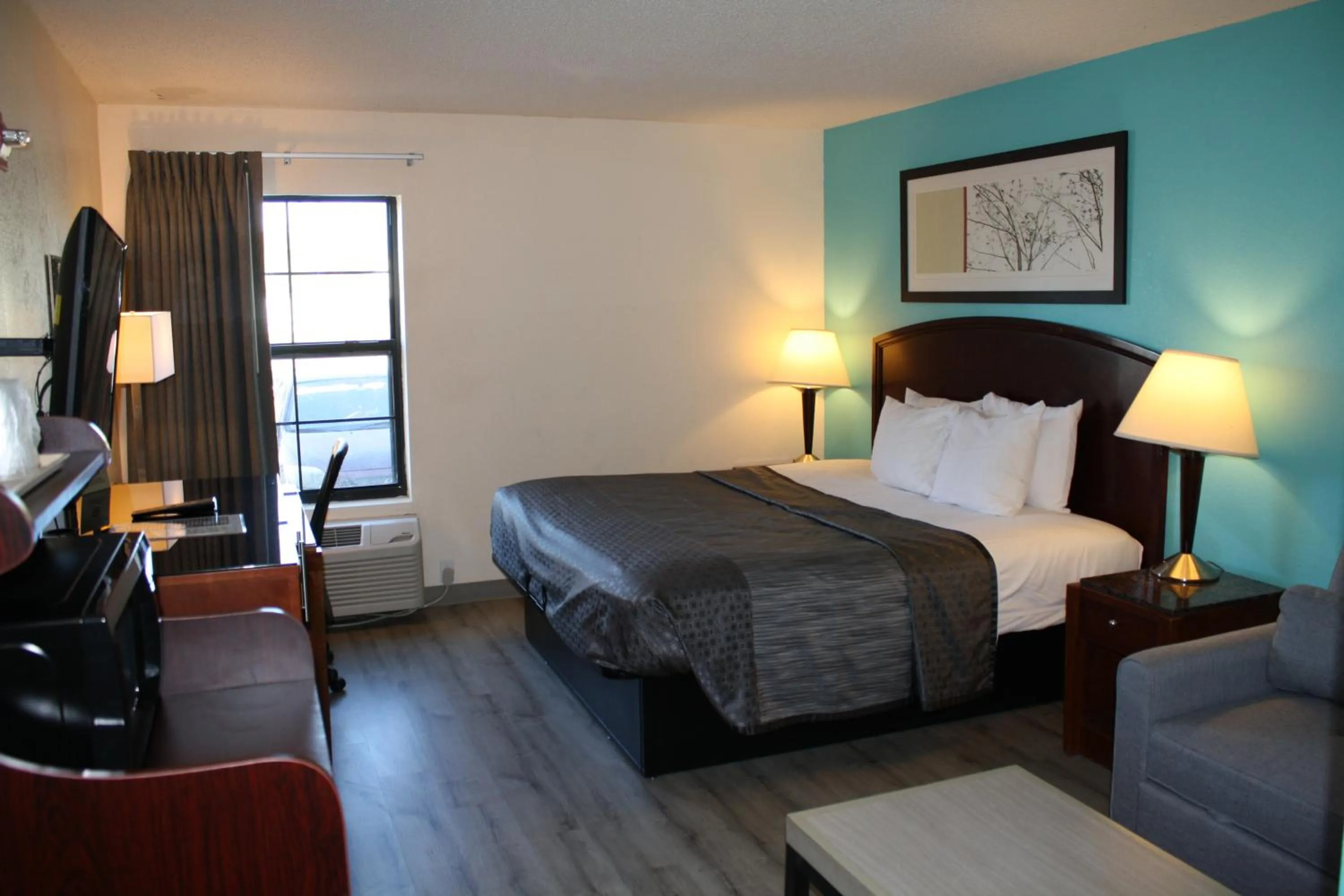 King Junior Suite in Executive Inn and Suites Wichita Falls