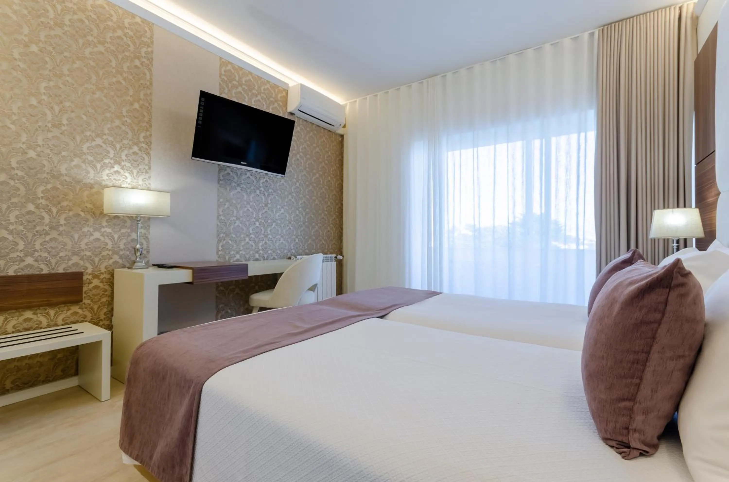 Superior Double Room with Pool View in Hotel Lido