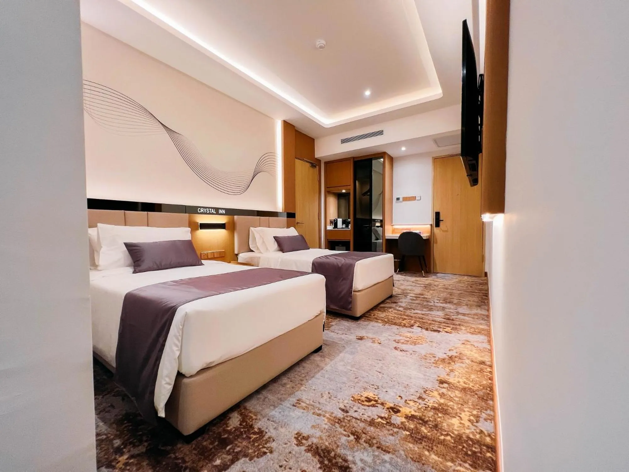 Super Deluxe Twin in Crystal Inn