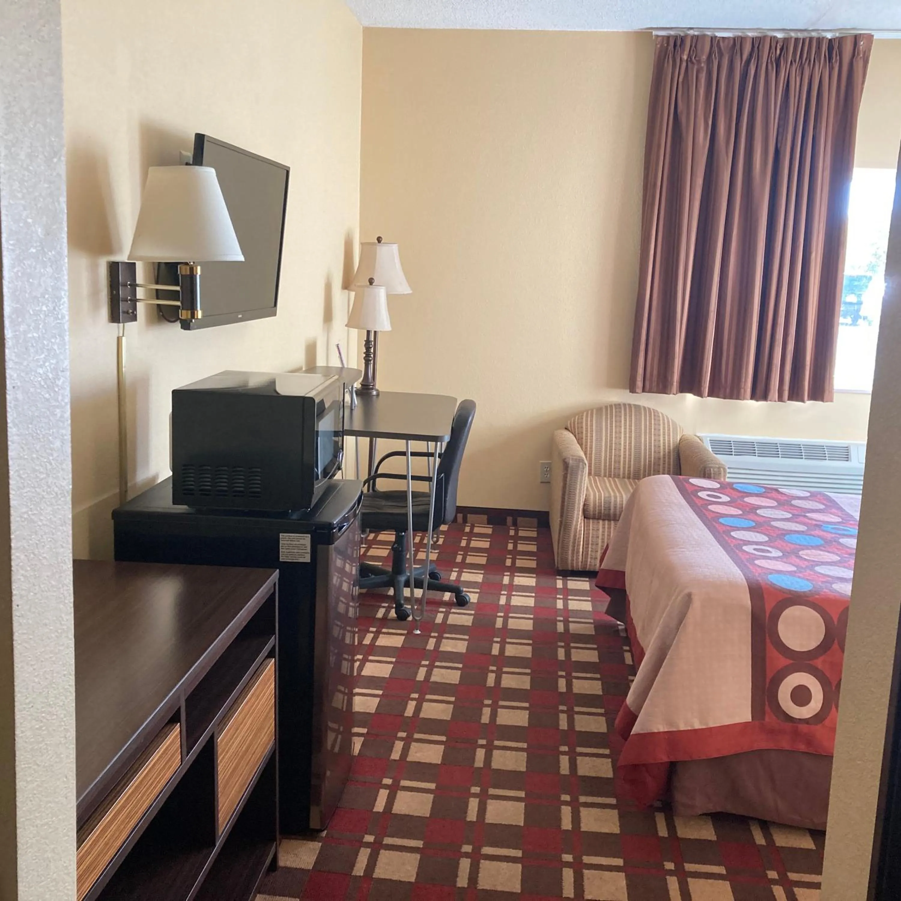 Queen Room - Non-Smoking in Super 8 by Wyndham Martinsville