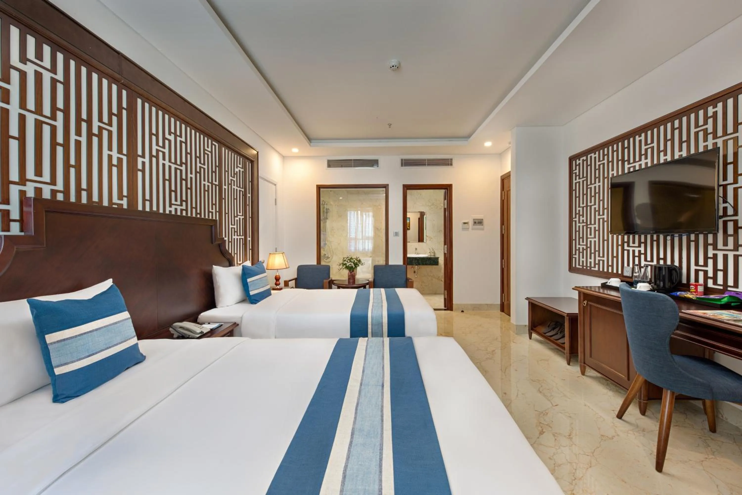 Deluxe Twin Room with Partial Sea View in Eden Ocean View Hotel Da Nang
