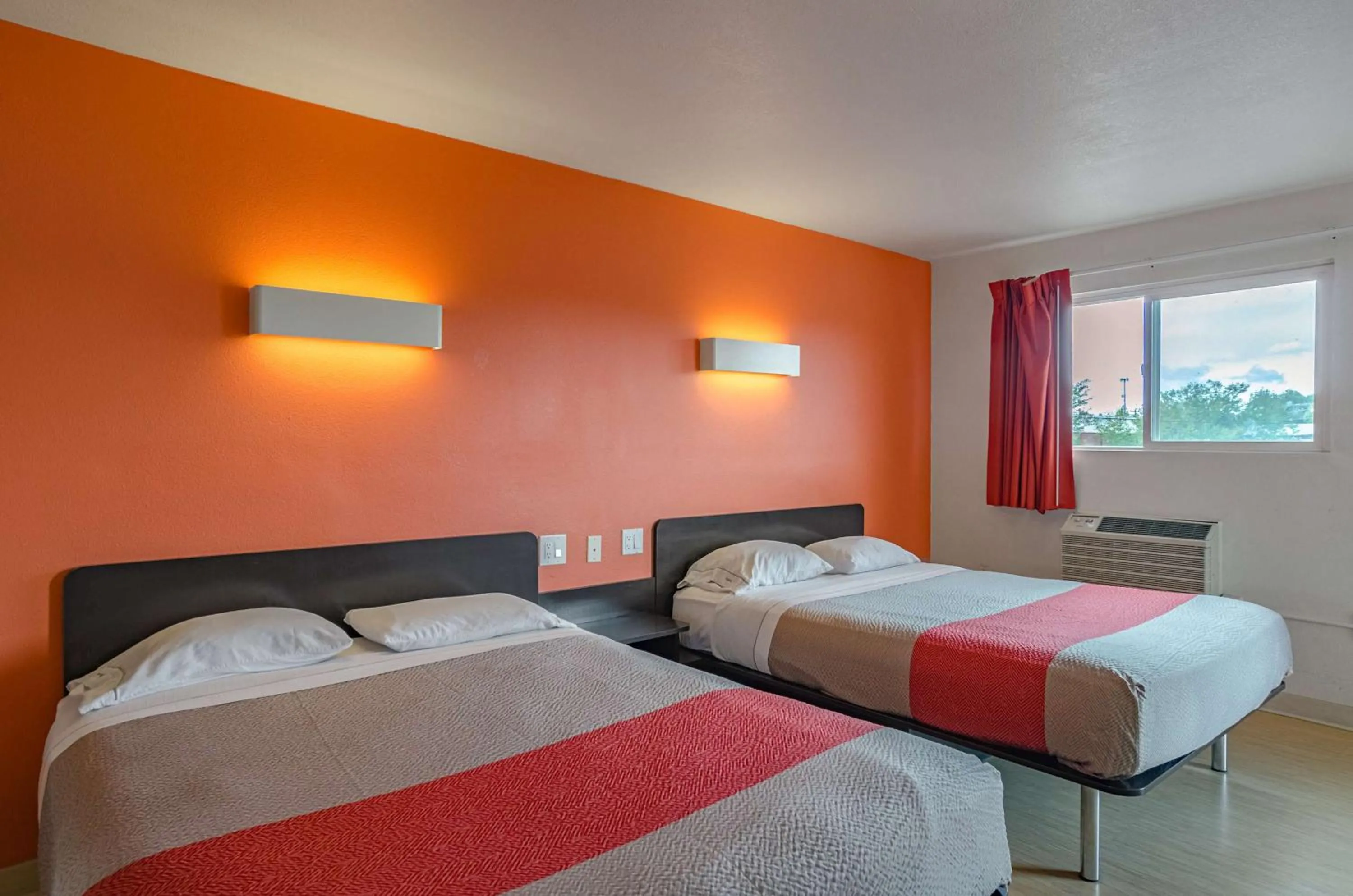 Quadruple Room - Non-Smoking in Motel 6 Riverton WY