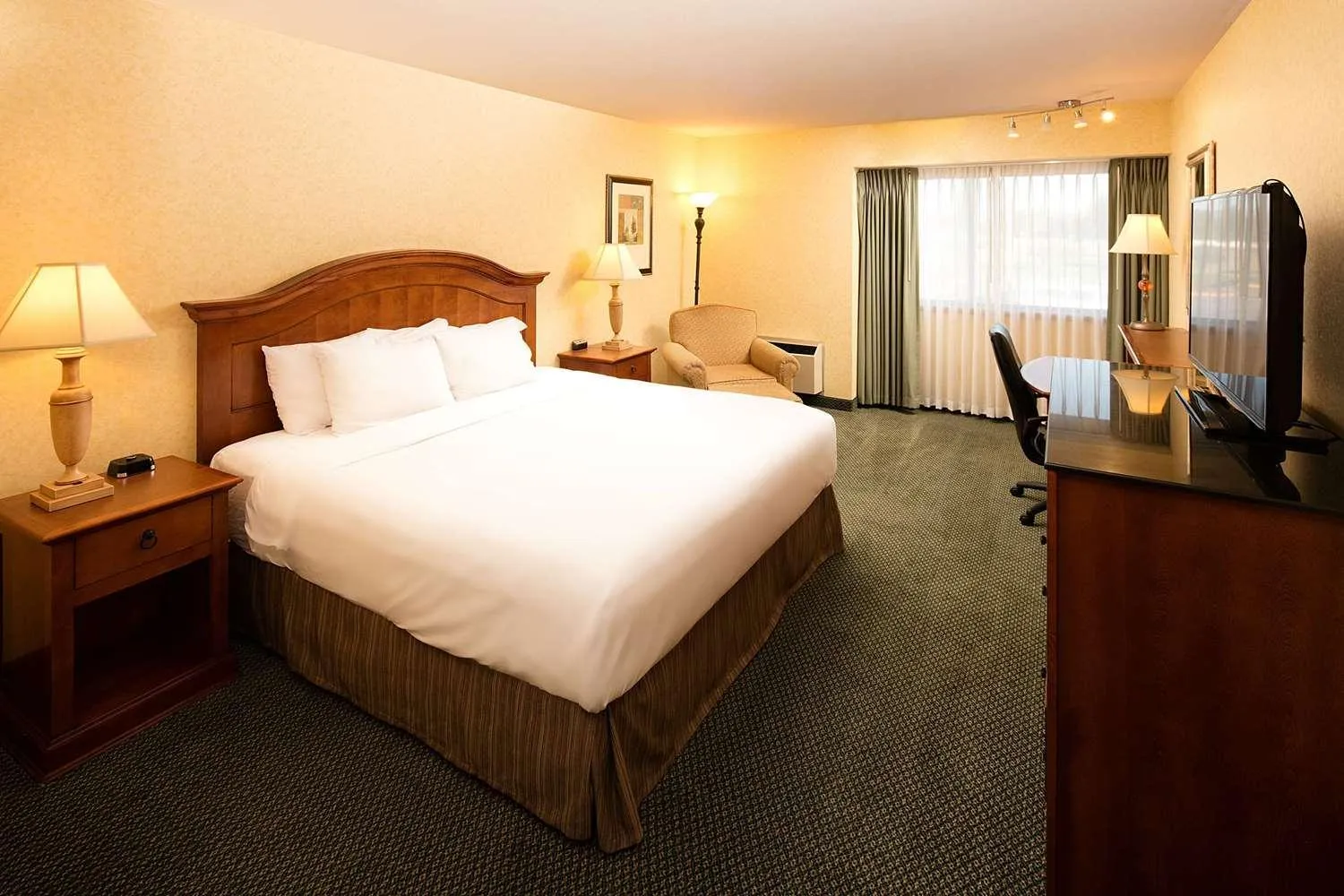 Queen Room in Red Lion Hotel Wenatchee City Center