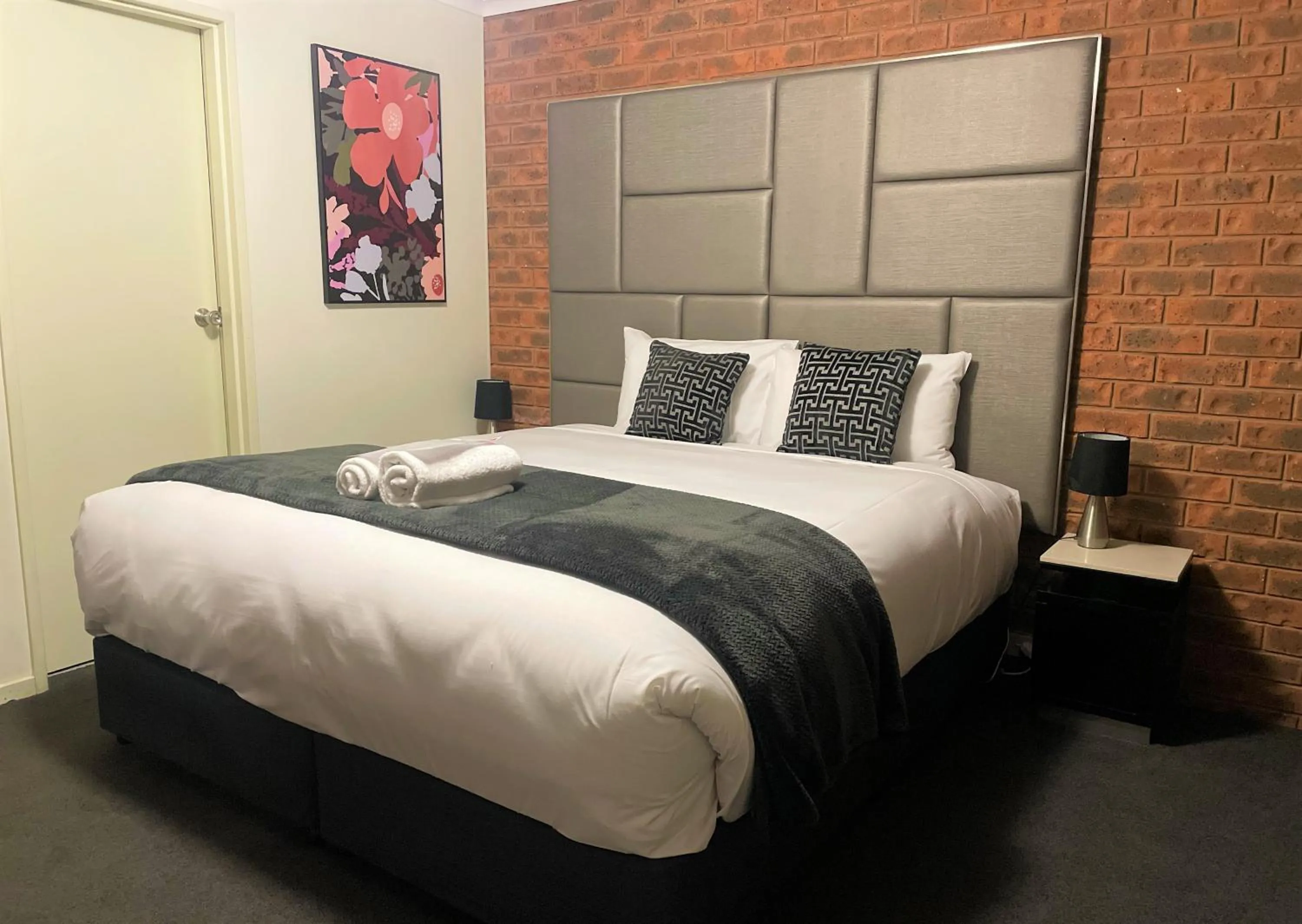 Deluxe Twin Room in Advance Motel