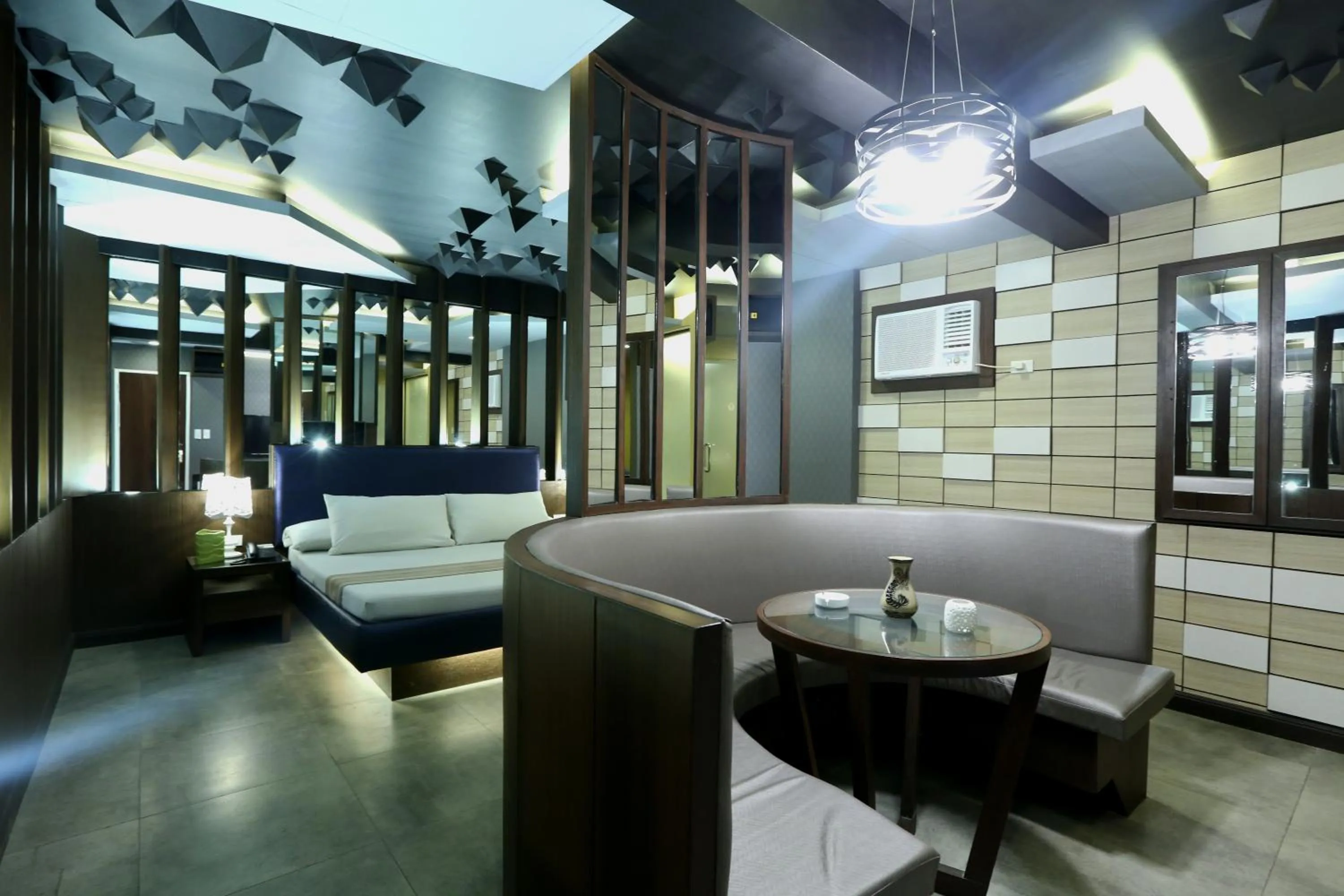 Suite in Victoria Court Gil Puyat Motorist Lodge